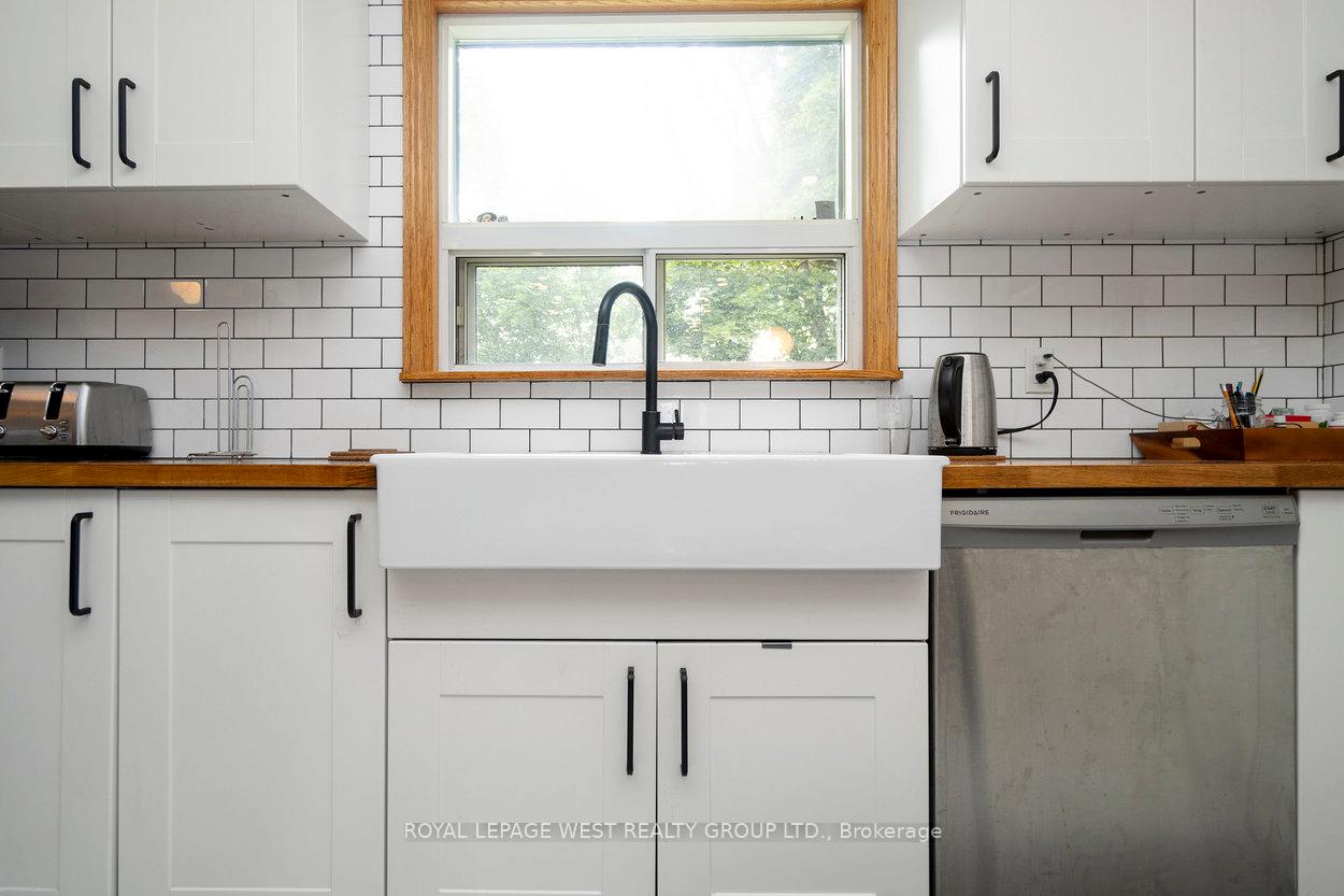 Photo 13 of 22 Beaucourt Road, Etobicoke, Stonegate-Queensway — HOMEH