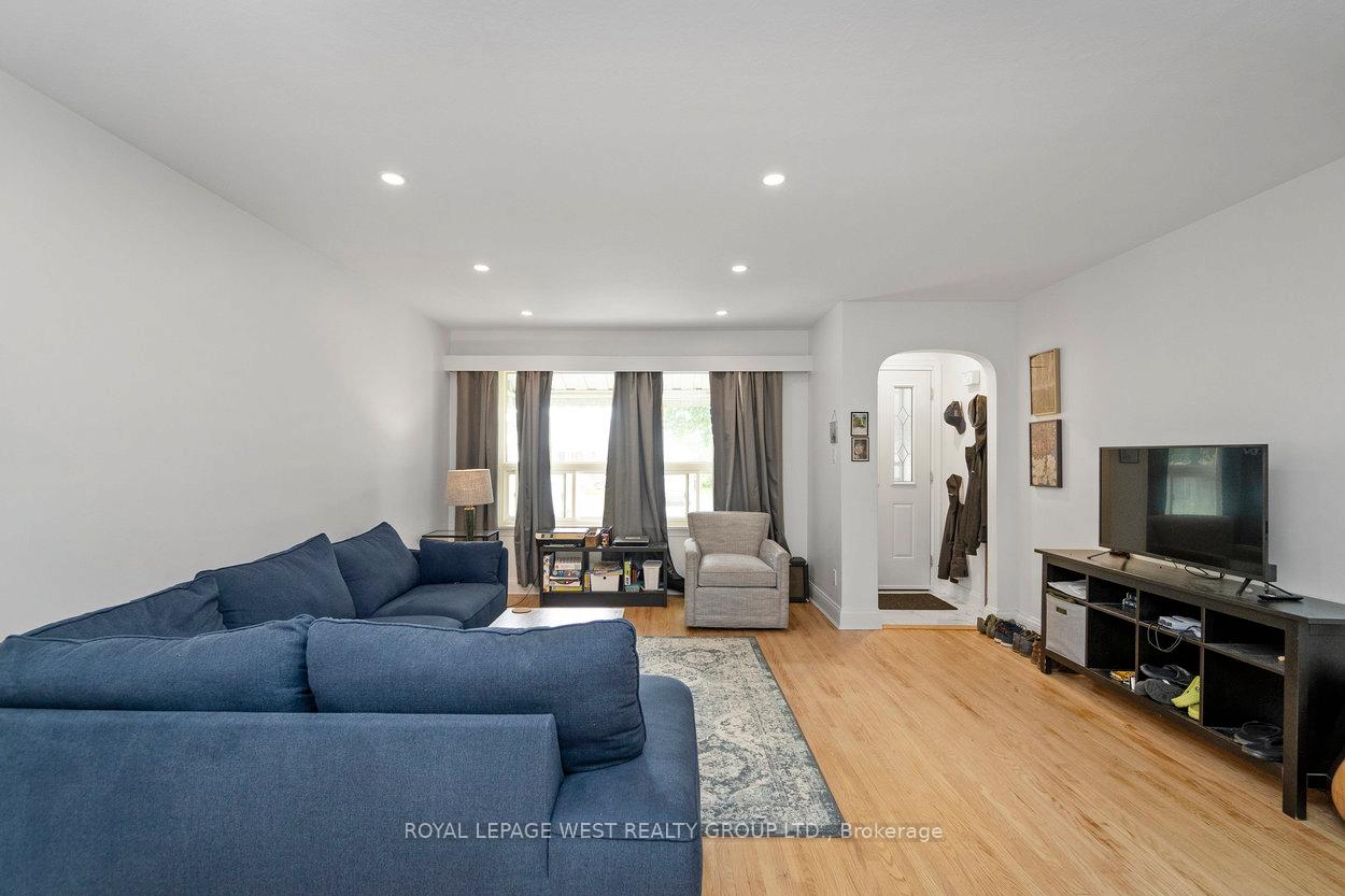 Photo 15 of 22 Beaucourt Road, Etobicoke, Stonegate-Queensway — HOMEH