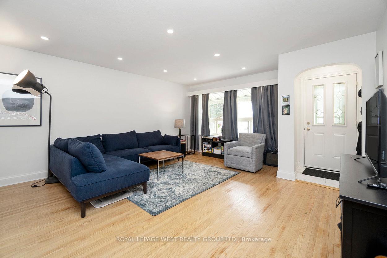 Photo 17 of 22 Beaucourt Road, Etobicoke, Stonegate-Queensway — HOMEH