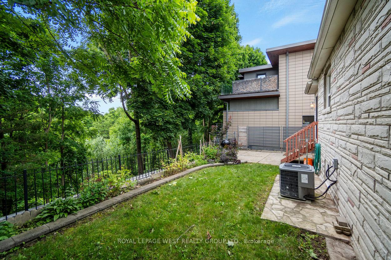 Photo 31 of 22 Beaucourt Road, Etobicoke, Stonegate-Queensway — HOMEH