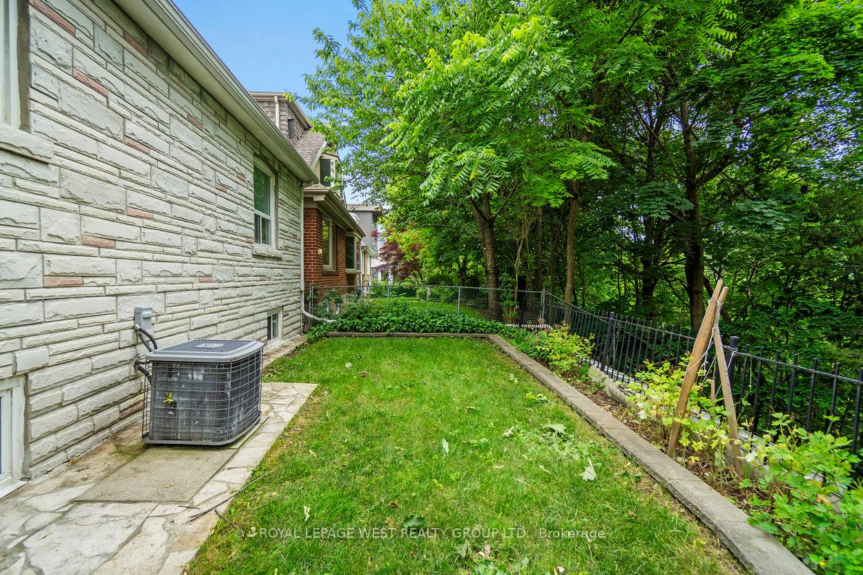 Photo 32 of 22 Beaucourt Road, Etobicoke, Stonegate-Queensway — HOMEH