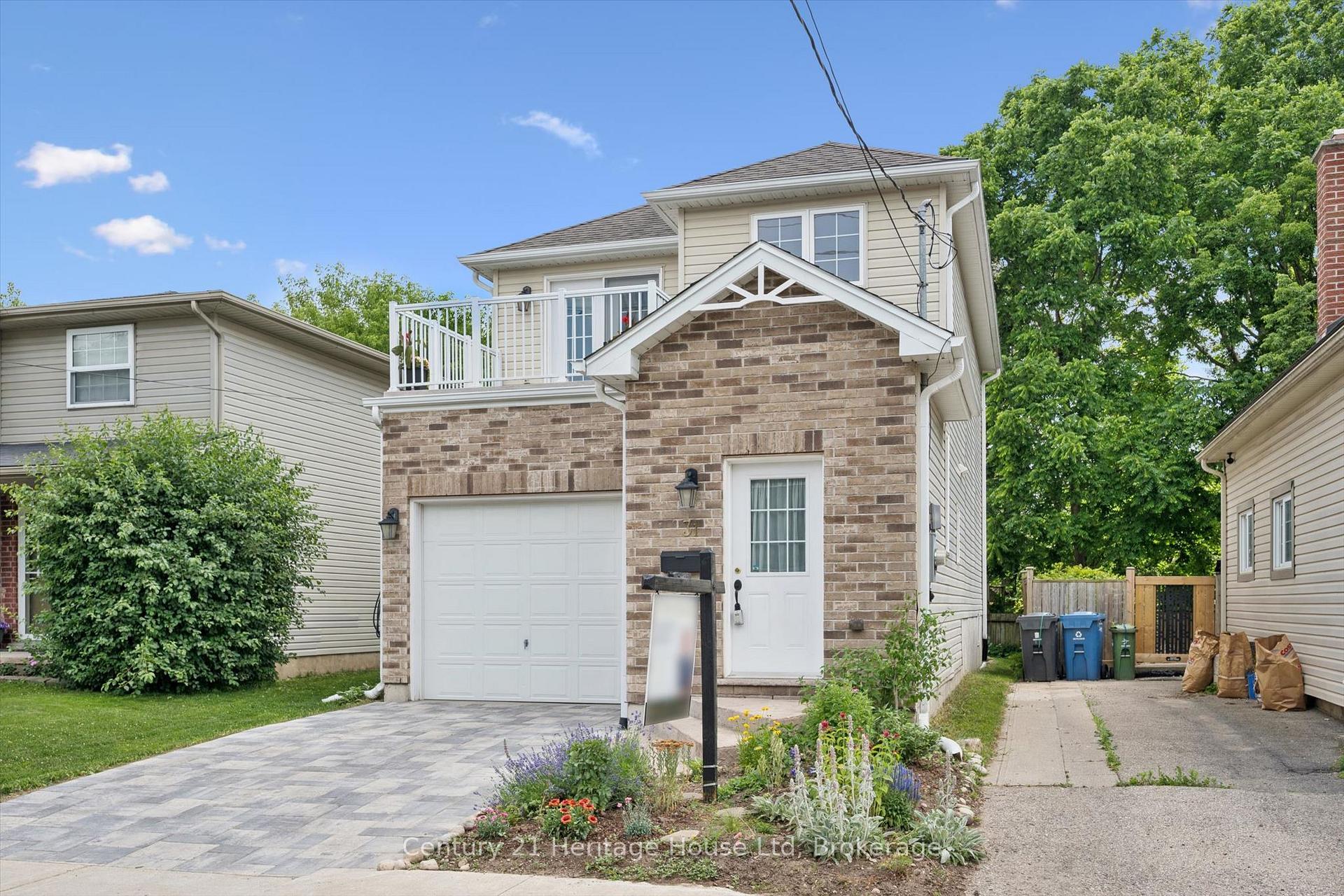 Photo 3 of 31 Alice Street, Guelph, St. Patrick's Ward — HOMEH