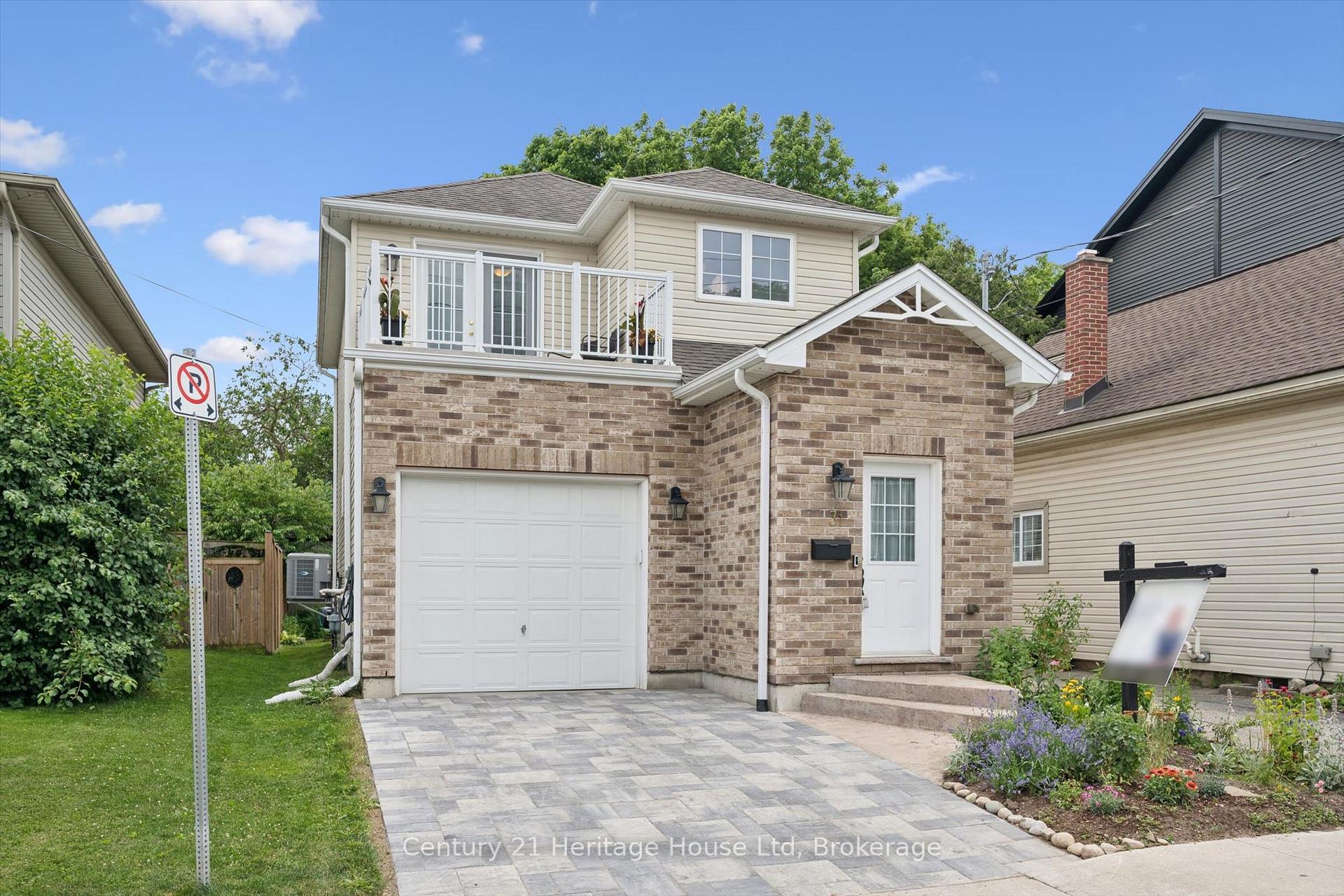 Photo 4 of 31 Alice Street, Guelph, St. Patrick's Ward — HOMEH