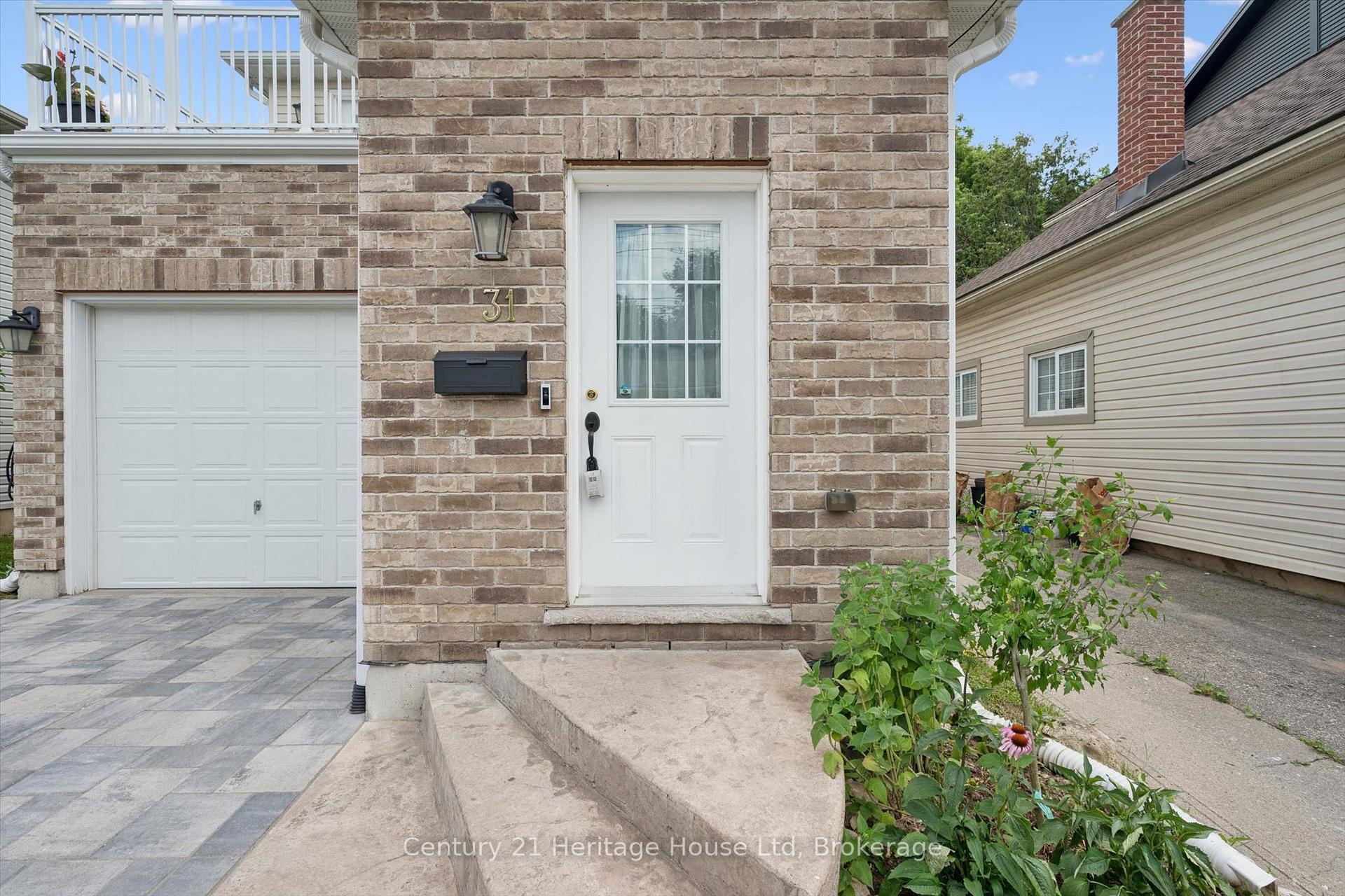 Photo 5 of 31 Alice Street, Guelph, St. Patrick's Ward — HOMEH