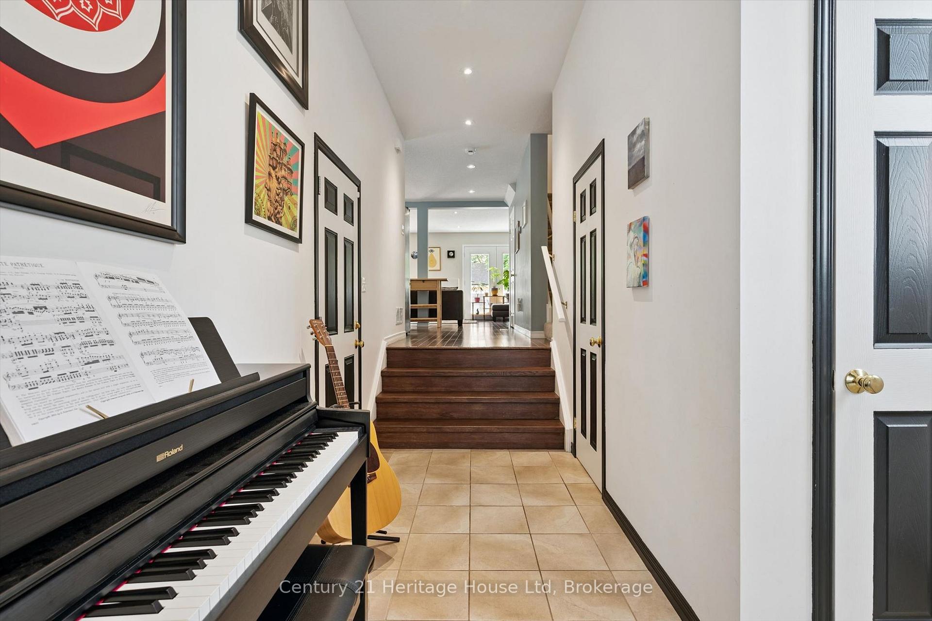 Photo 8 of 31 Alice Street, Guelph, St. Patrick's Ward — HOMEH