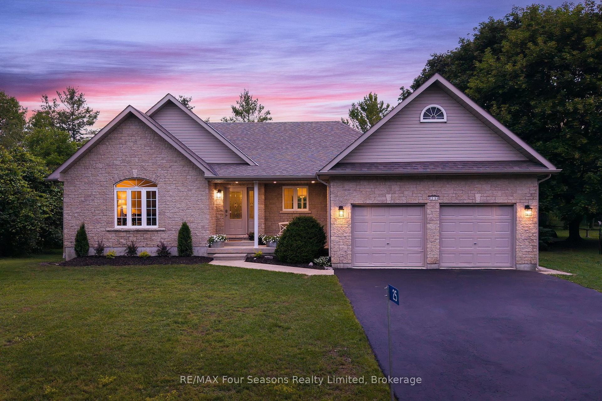 Photo 1 of 25 Kelley Crescent, Wasaga Beach — HOMEH