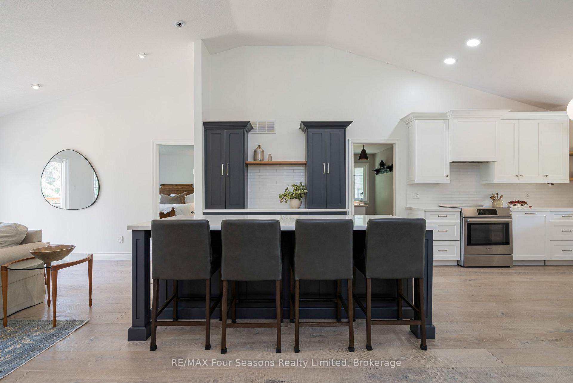 Photo 5 of 25 Kelley Crescent, Wasaga Beach — HOMEH