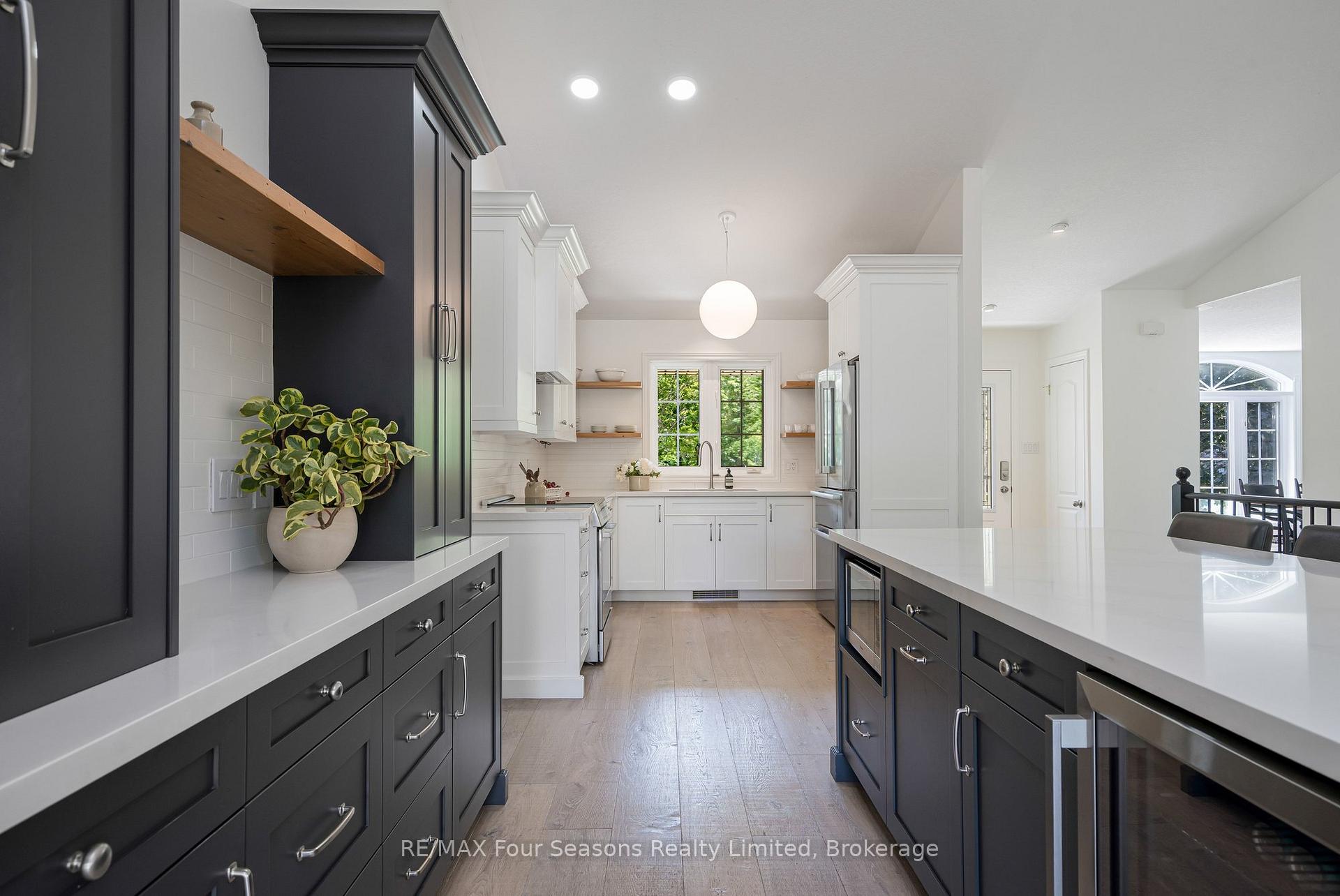 Photo 6 of 25 Kelley Crescent, Wasaga Beach — HOMEH