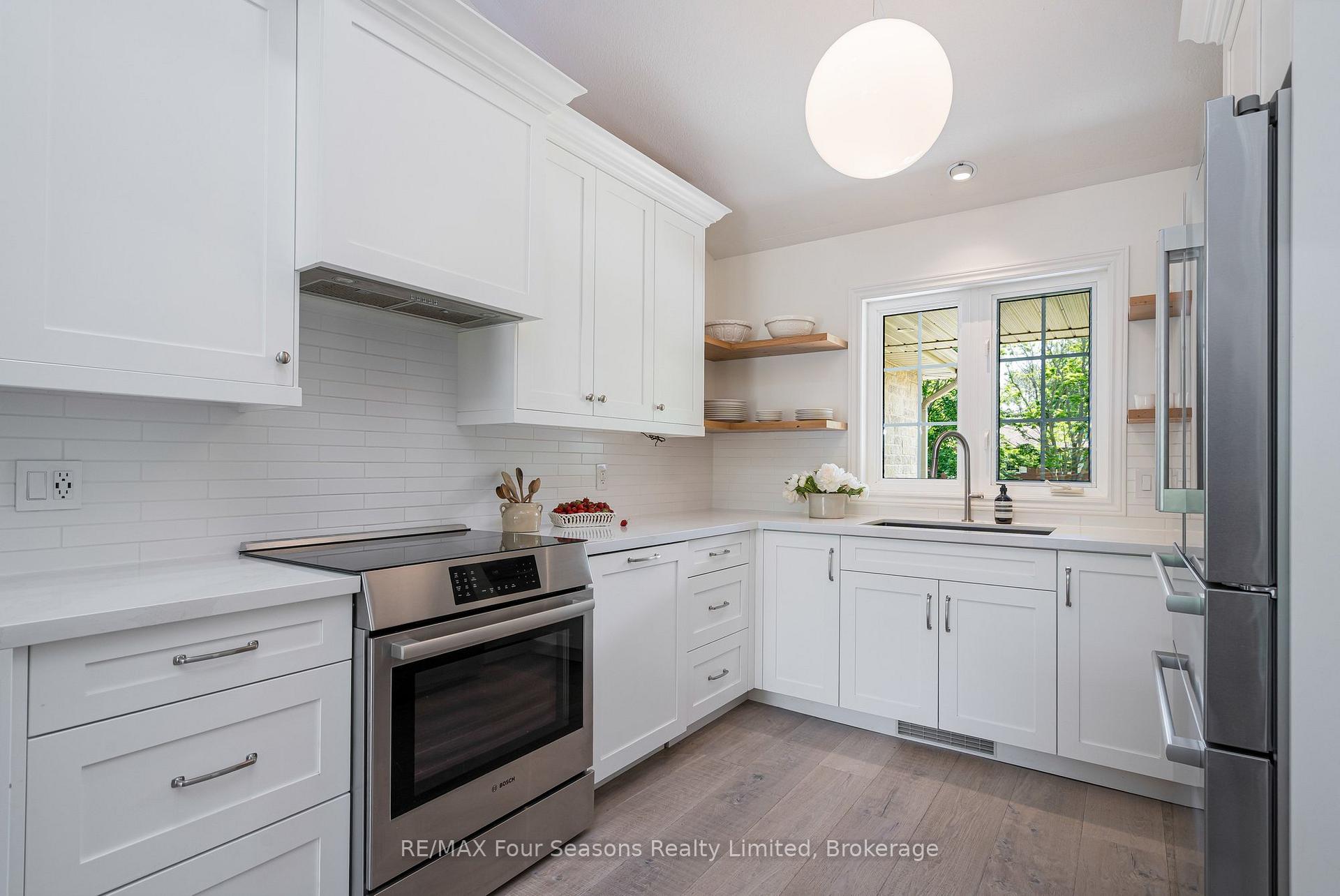Photo 8 of 25 Kelley Crescent, Wasaga Beach — HOMEH