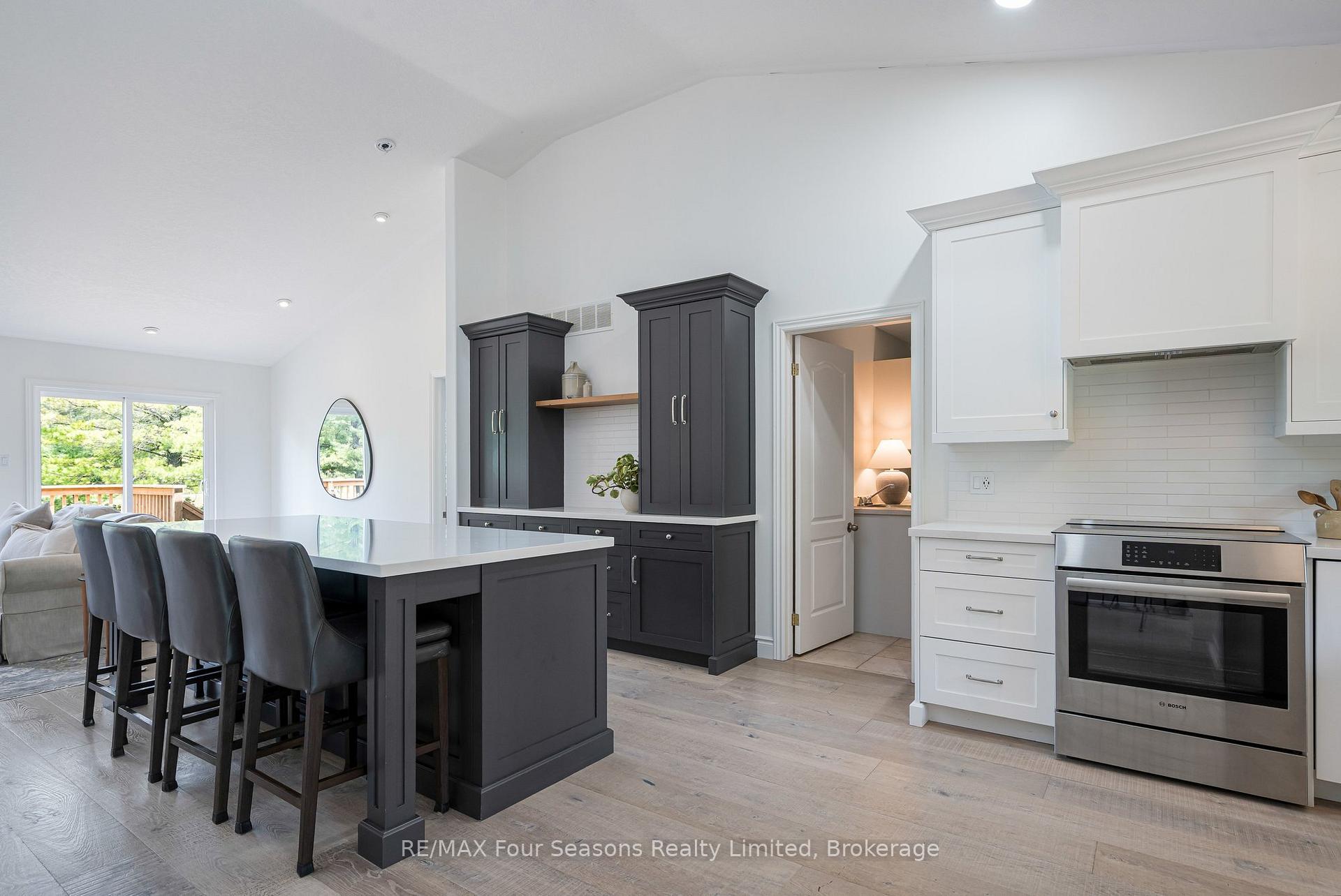 Photo 9 of 25 Kelley Crescent, Wasaga Beach — HOMEH