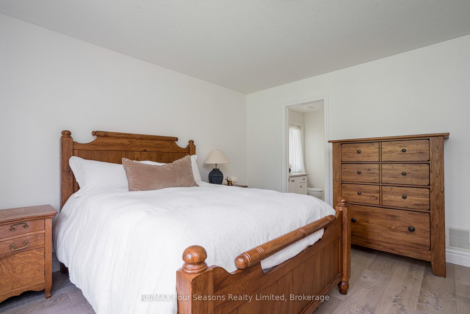 Photo 21 of 25 Kelley Crescent, Wasaga Beach — HOMEH