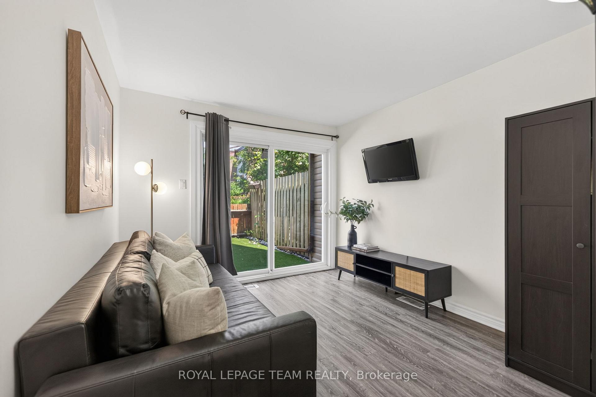 Photo 4 of 41 Longwood Avenue, Ottawa, Lynwood Village — HOMEH
