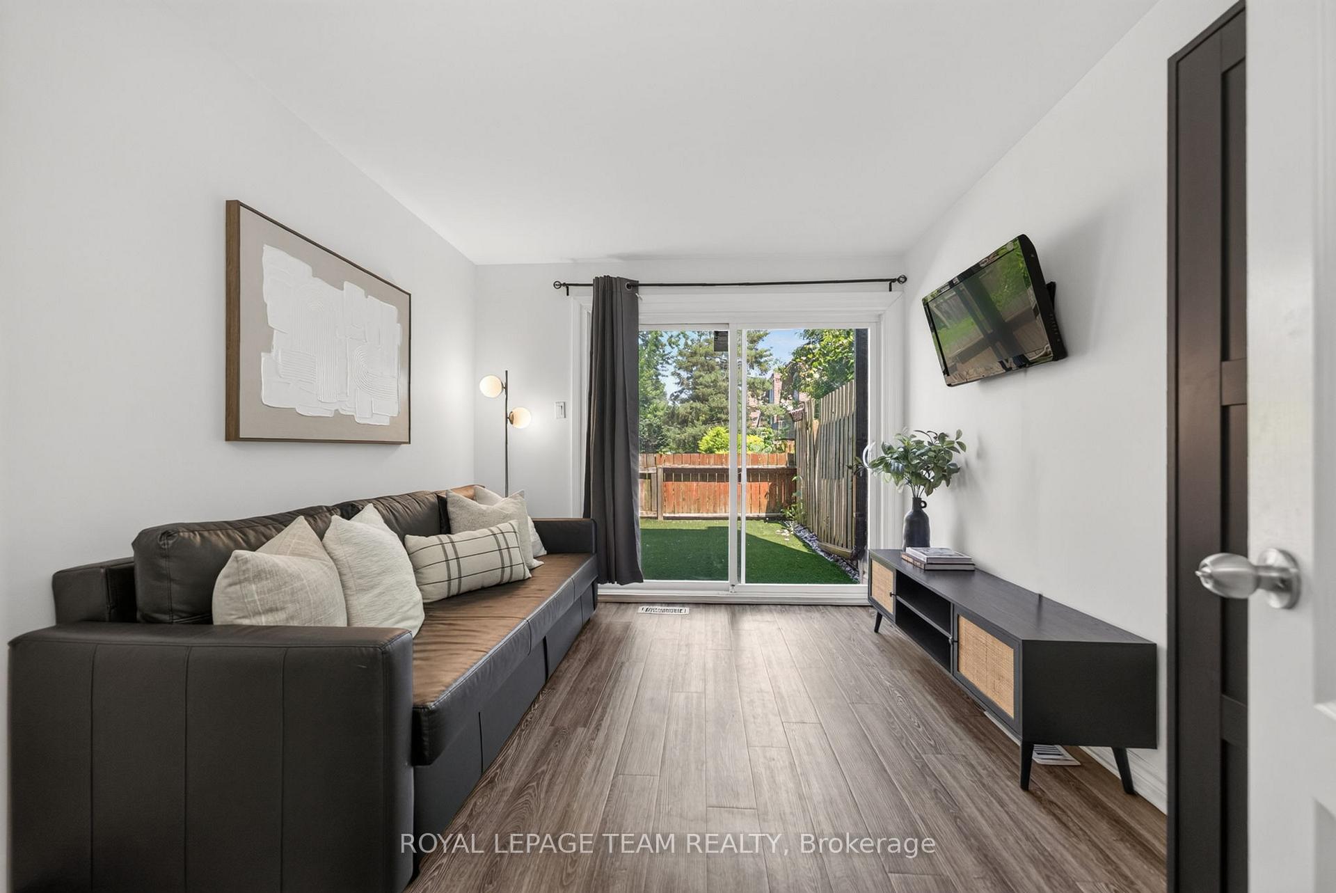Photo 5 of 41 Longwood Avenue, Ottawa, Lynwood Village — HOMEH