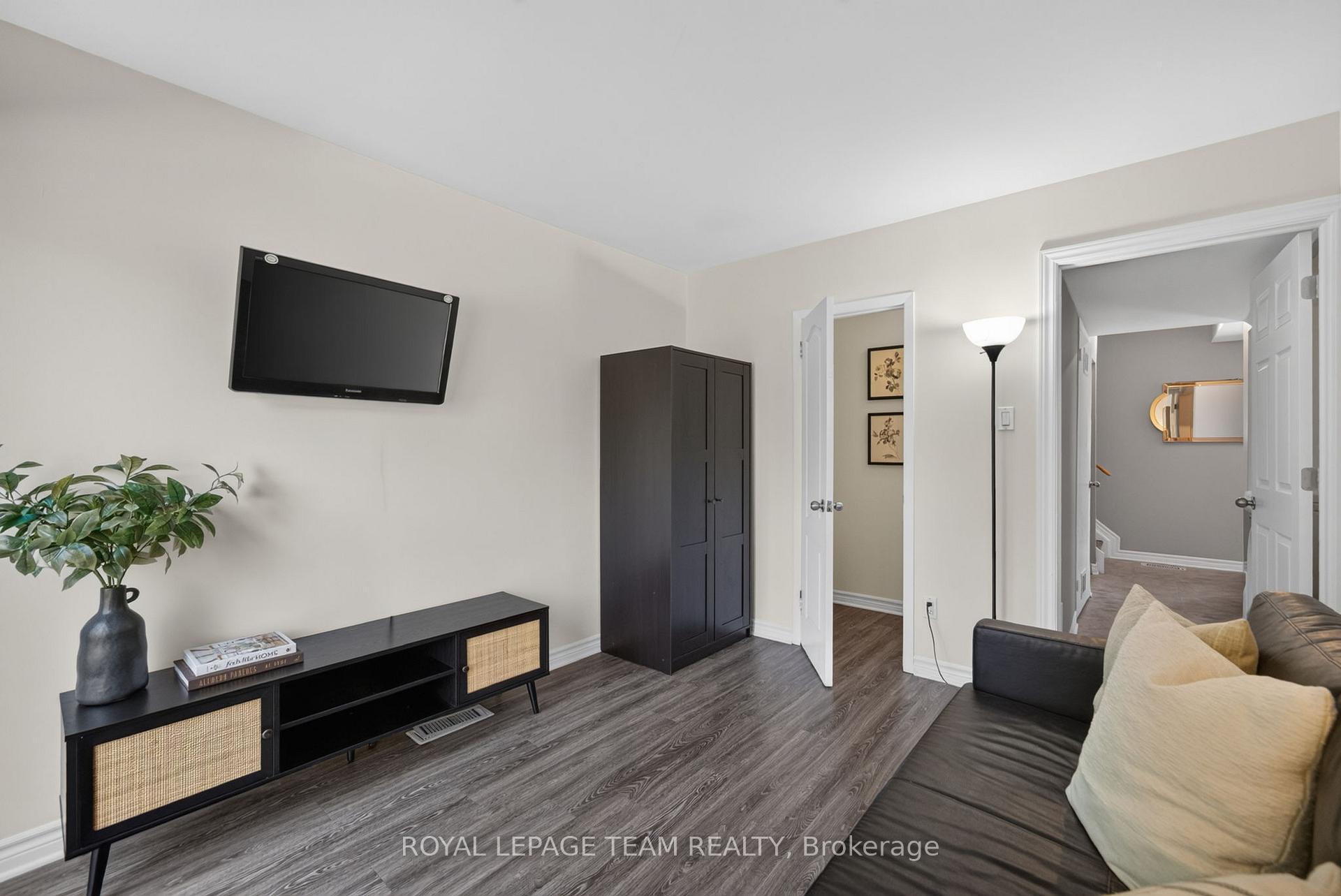 Photo 12 of 41 Longwood Avenue, Ottawa, Lynwood Village — HOMEH
