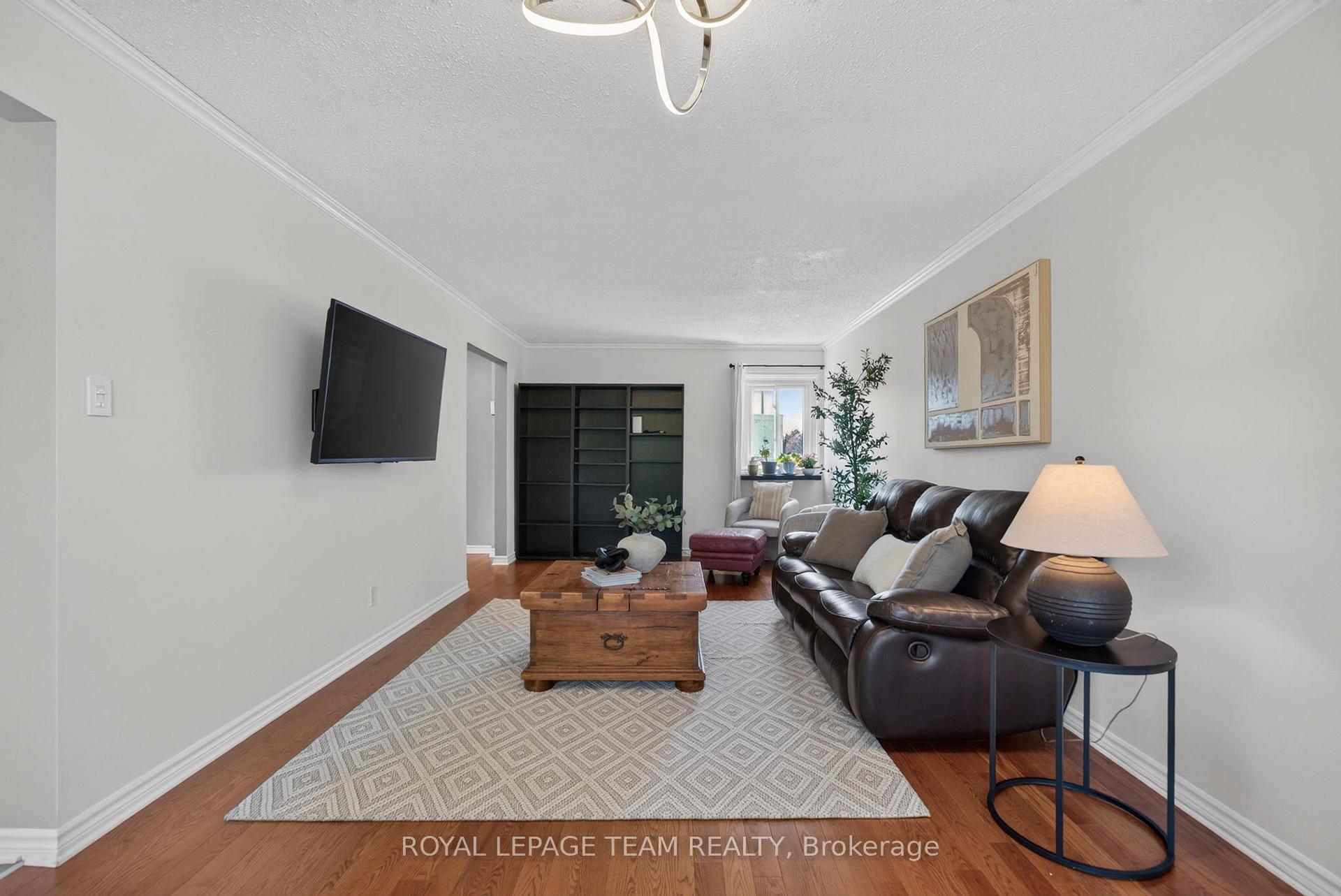 Photo 15 of 41 Longwood Avenue, Ottawa, Lynwood Village — HOMEH
