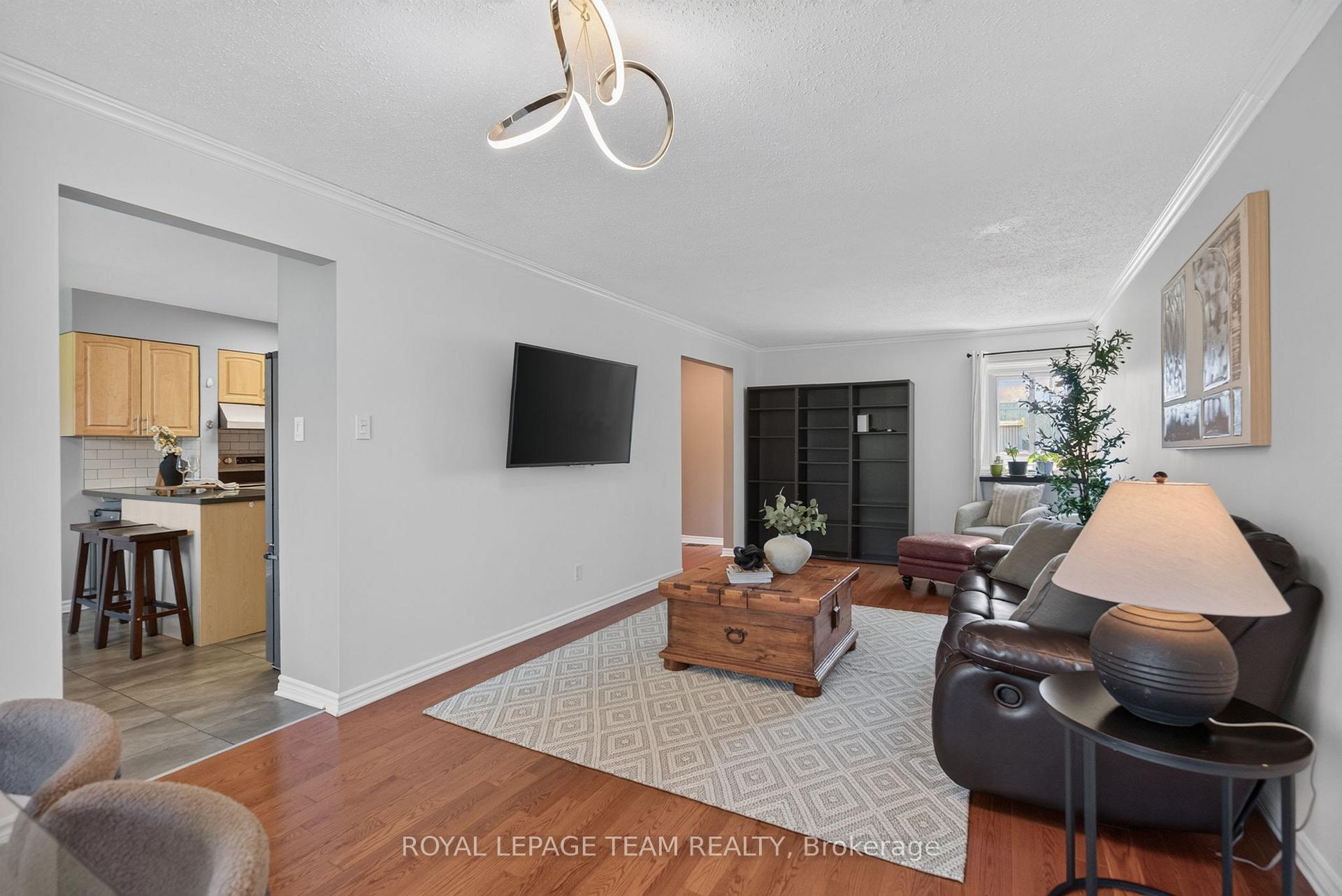 Photo 16 of 41 Longwood Avenue, Ottawa, Lynwood Village — HOMEH