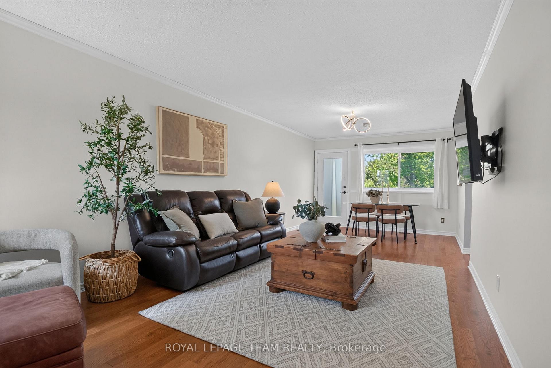 Photo 17 of 41 Longwood Avenue, Ottawa, Lynwood Village — HOMEH
