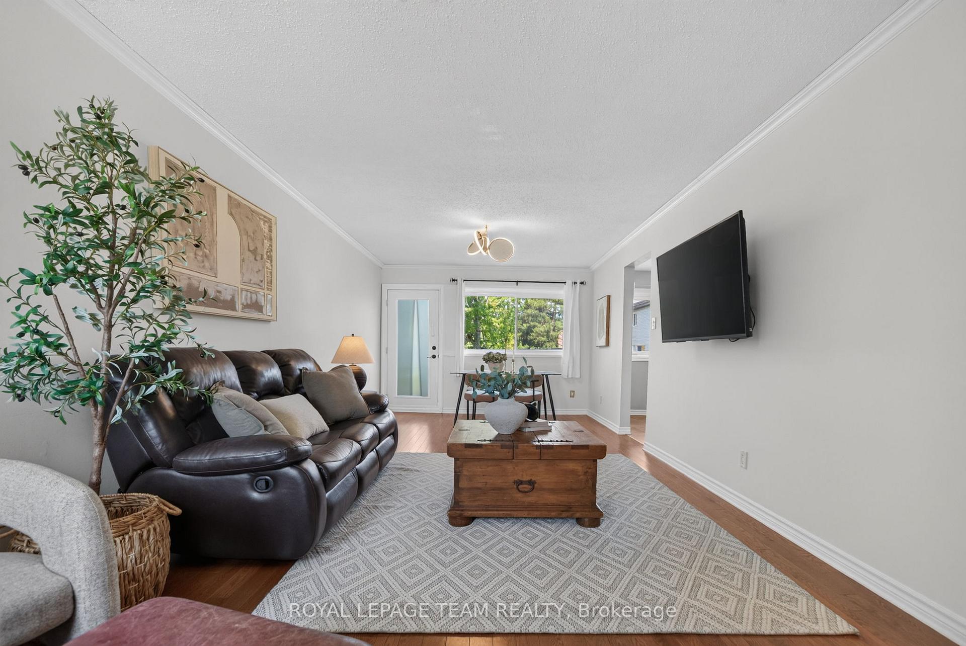 Photo 20 of 41 Longwood Avenue, Ottawa, Lynwood Village — HOMEH