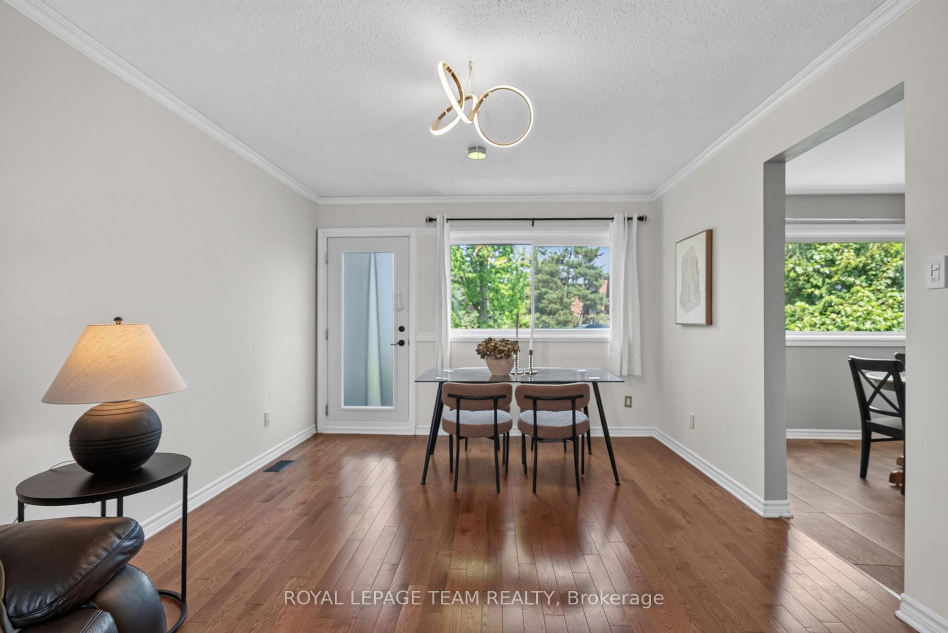 Photo 21 of 41 Longwood Avenue, Ottawa, Lynwood Village — HOMEH