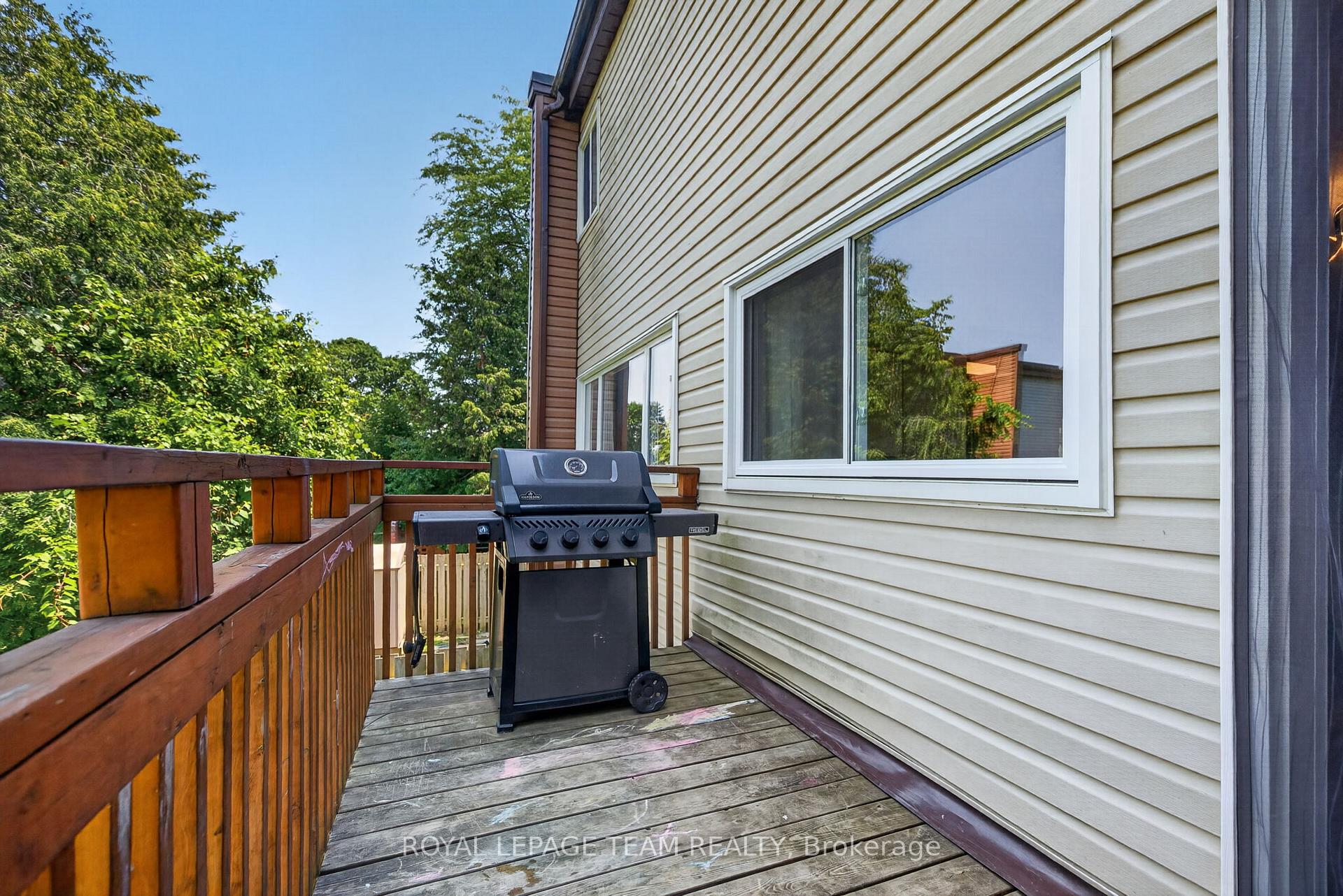 Photo 23 of 41 Longwood Avenue, Ottawa, Lynwood Village — HOMEH