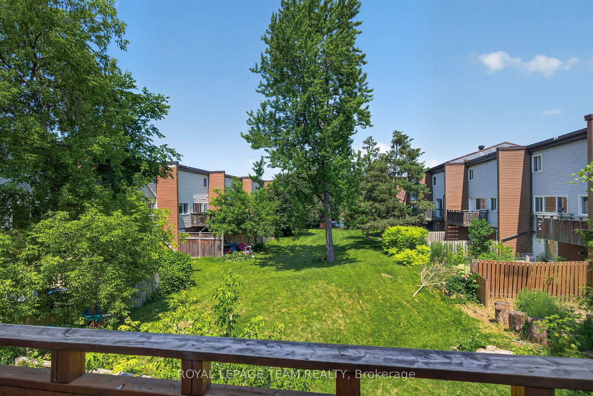 Photo 24 of 41 Longwood Avenue, Ottawa, Lynwood Village — HOMEH