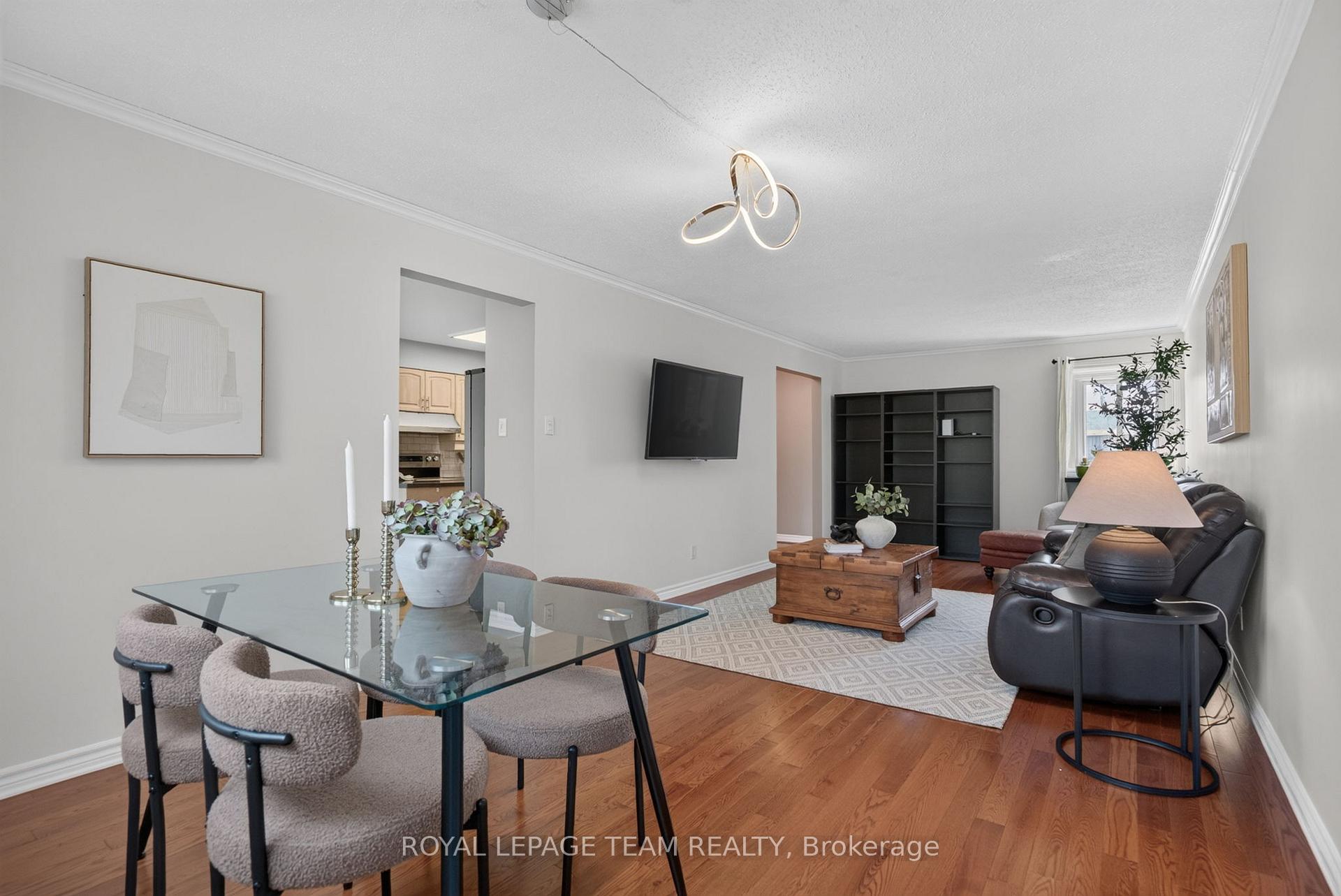 Photo 25 of 41 Longwood Avenue, Ottawa, Lynwood Village — HOMEH