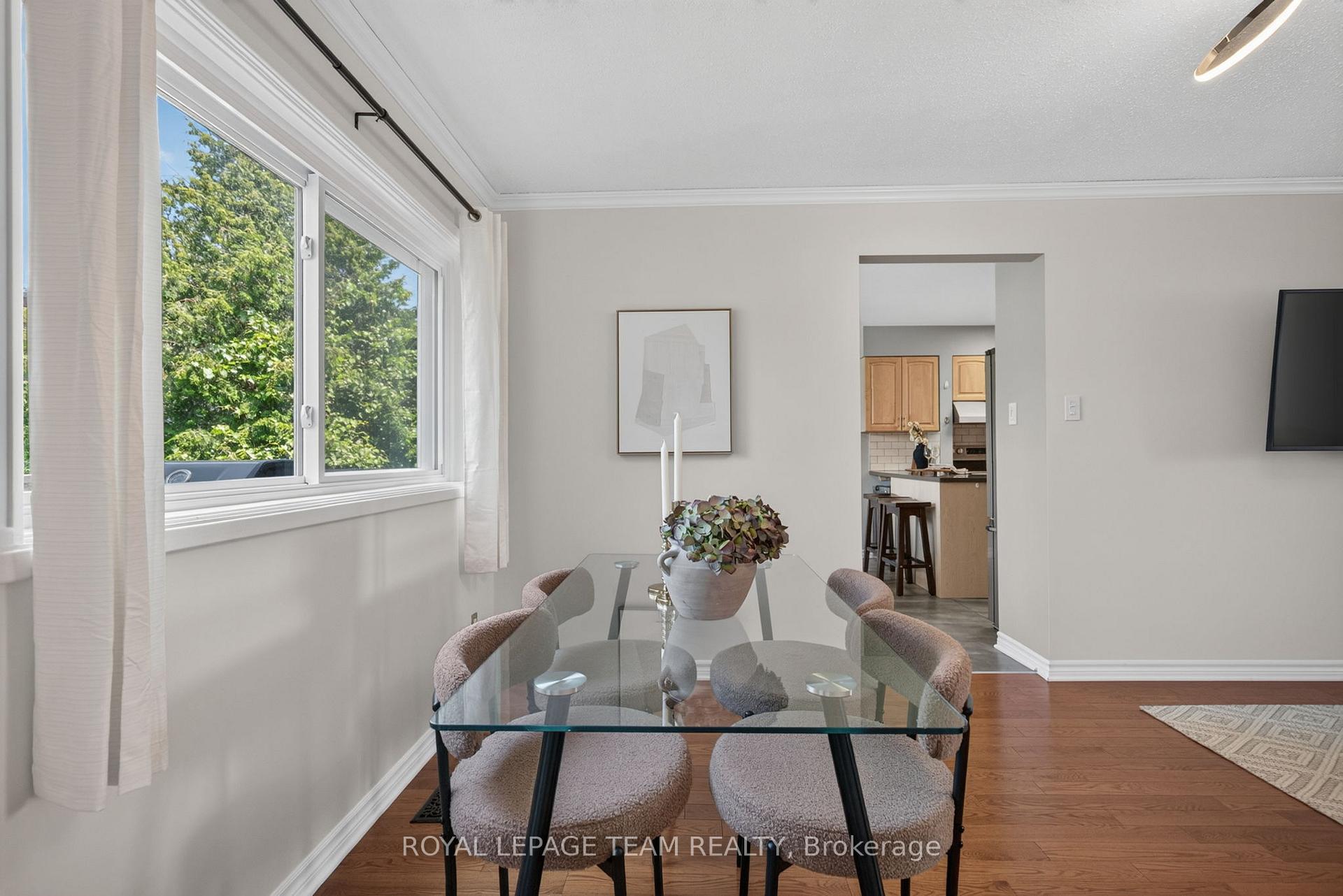 Photo 26 of 41 Longwood Avenue, Ottawa, Lynwood Village — HOMEH
