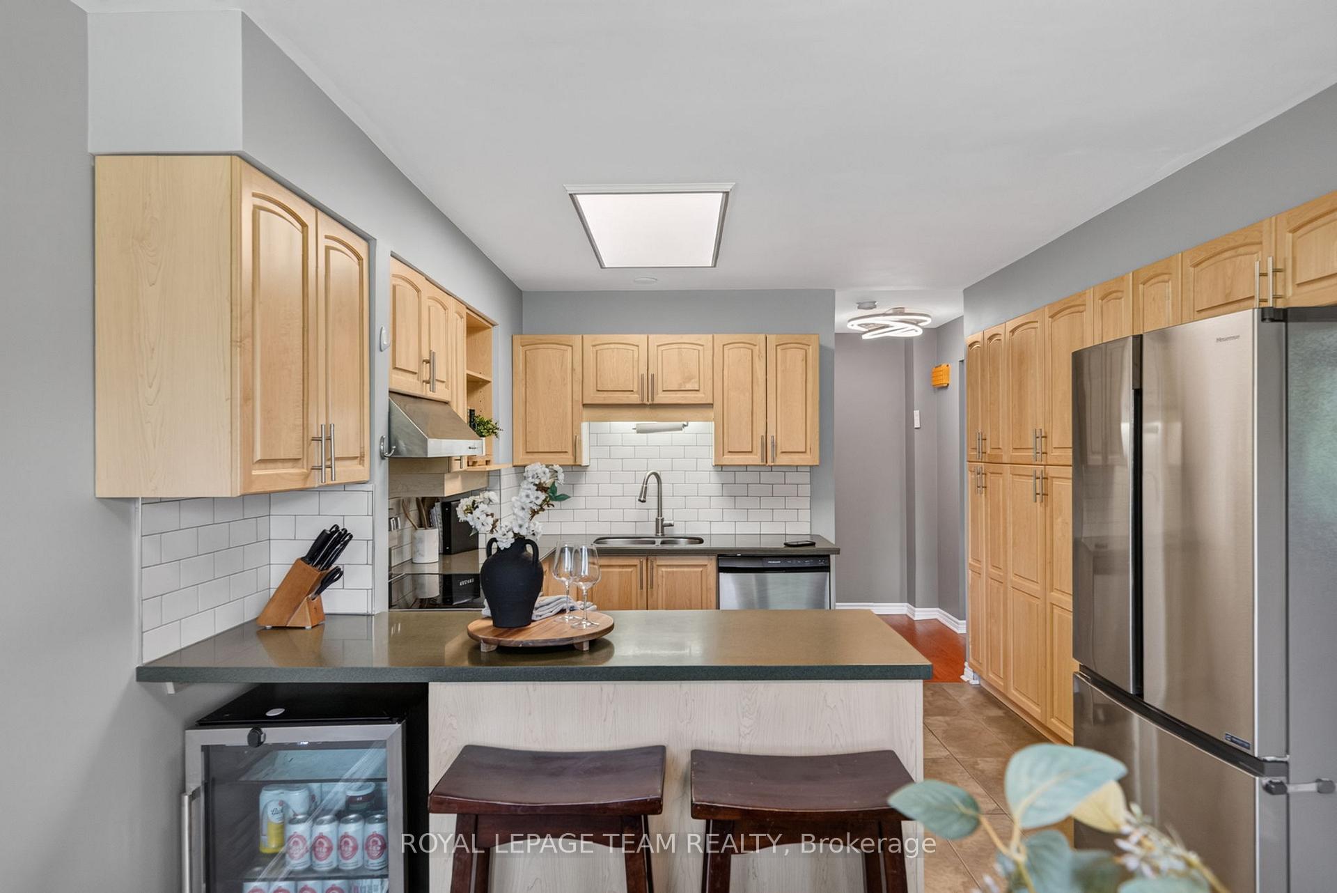 Photo 27 of 41 Longwood Avenue, Ottawa, Lynwood Village — HOMEH