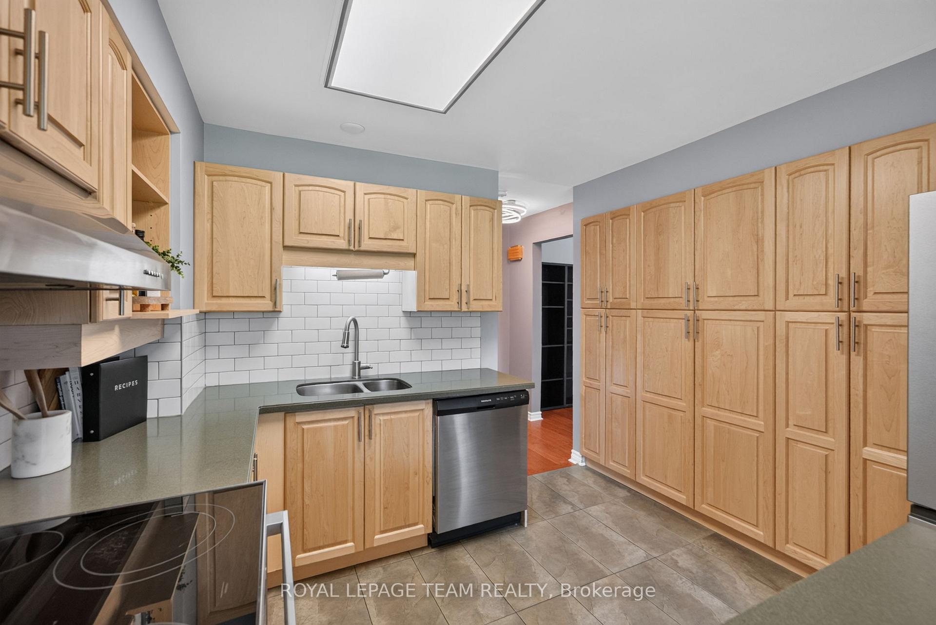Photo 33 of 41 Longwood Avenue, Ottawa, Lynwood Village — HOMEH