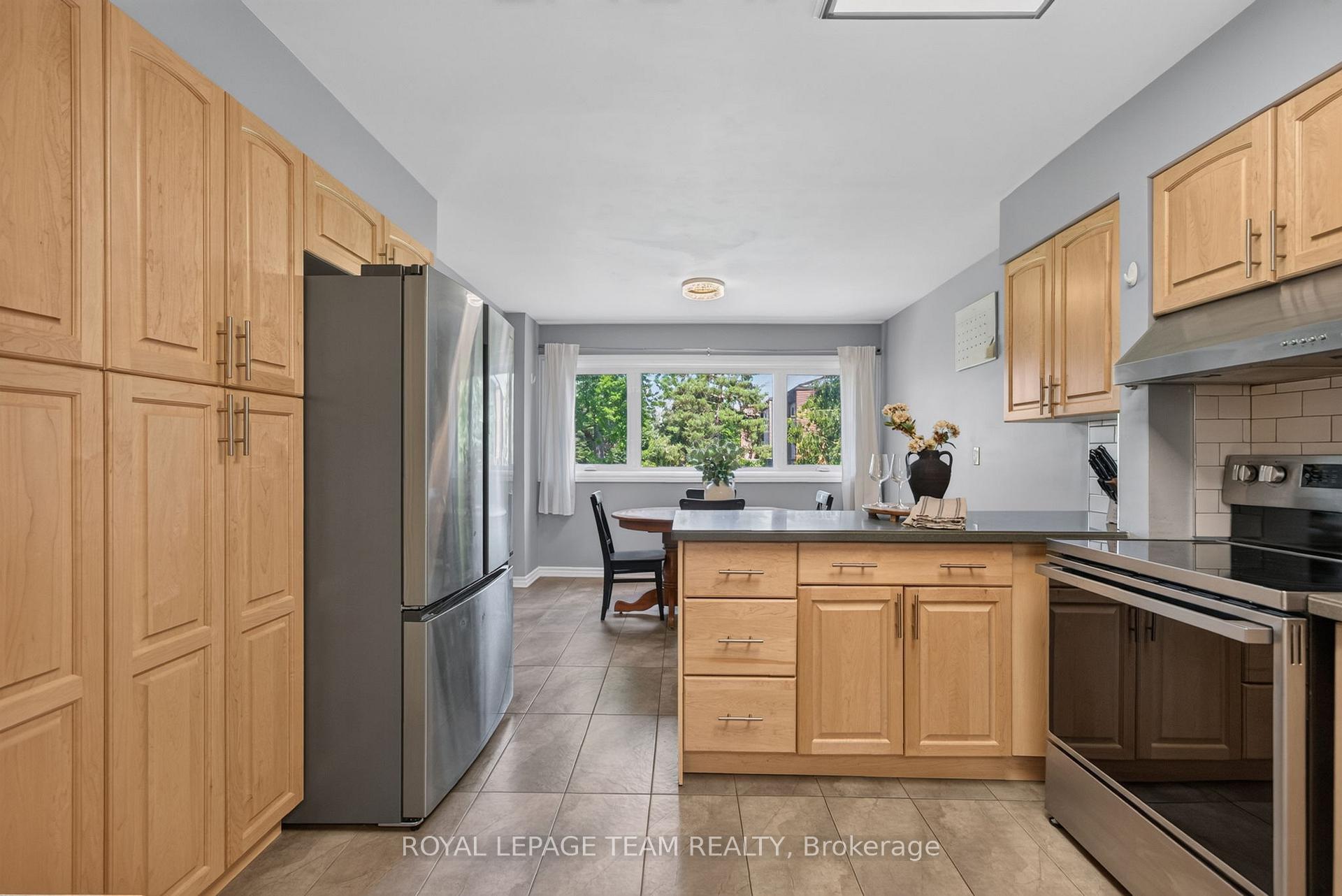 Photo 34 of 41 Longwood Avenue, Ottawa, Lynwood Village — HOMEH