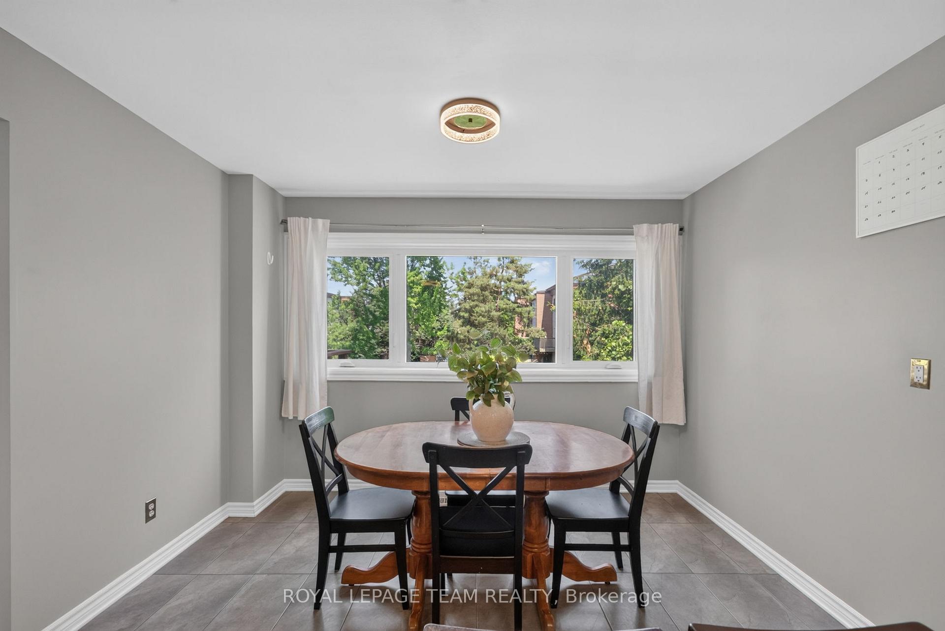 Photo 36 of 41 Longwood Avenue, Ottawa, Lynwood Village — HOMEH