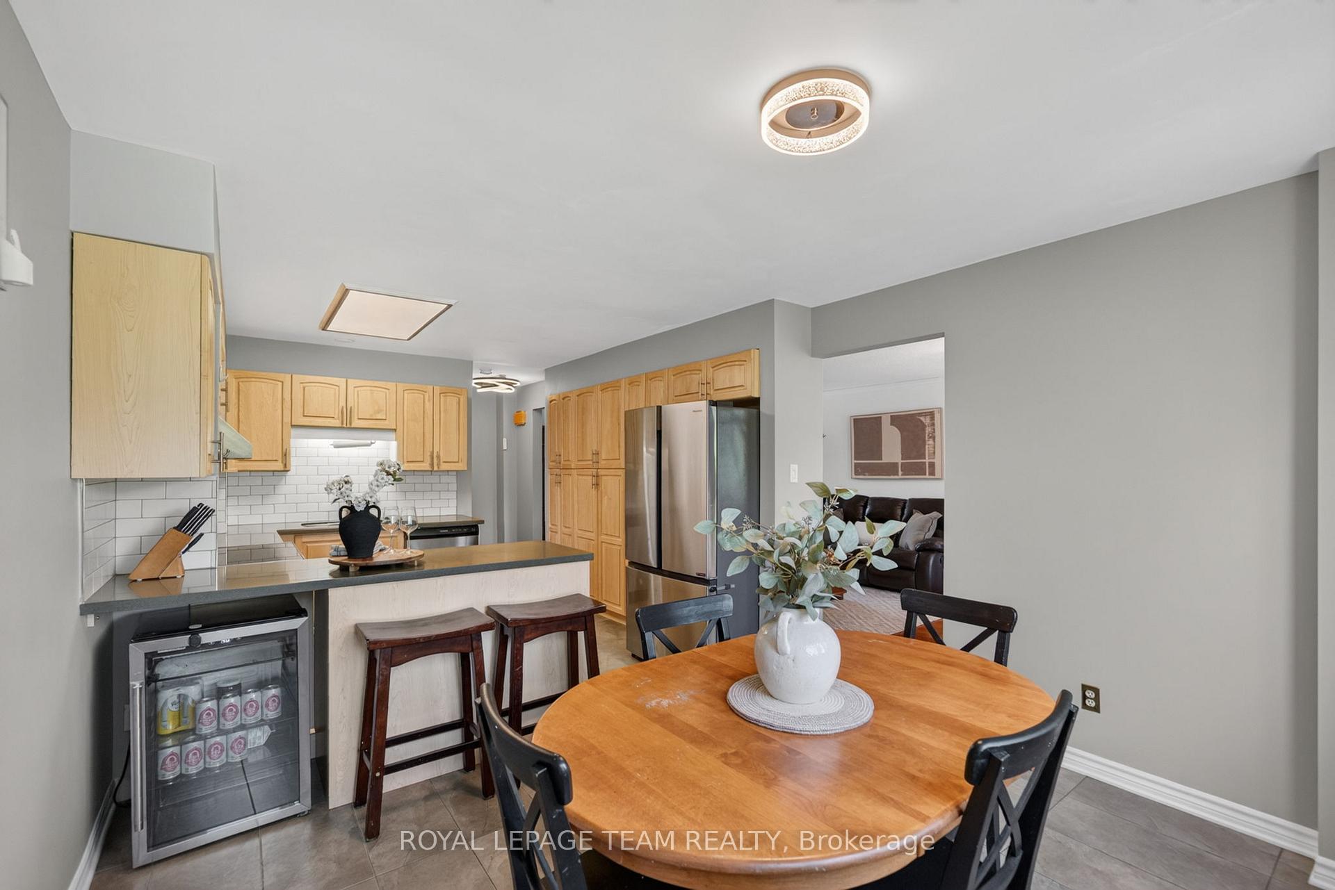 Photo 38 of 41 Longwood Avenue, Ottawa, Lynwood Village — HOMEH