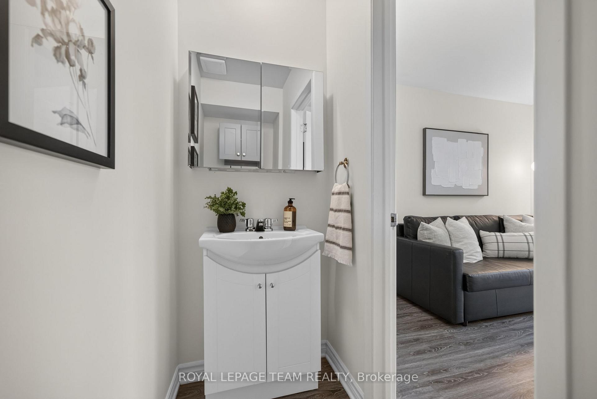 Photo 11 of 41 Longwood Avenue, Ottawa, Lynwood Village — HOMEH