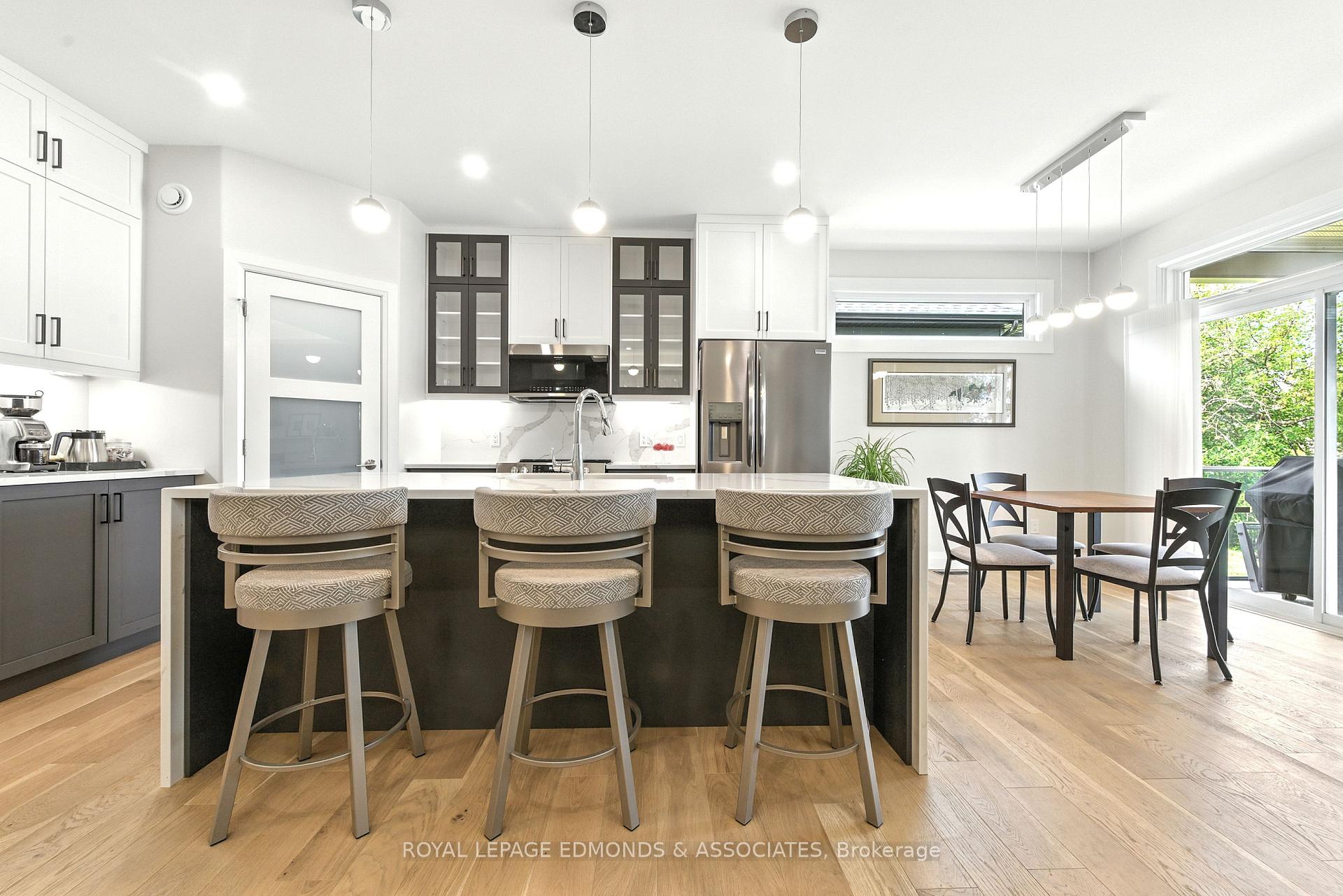 Photo 4 of 517 Sydenham Street, Pembroke, Pembroke — HOMEH
