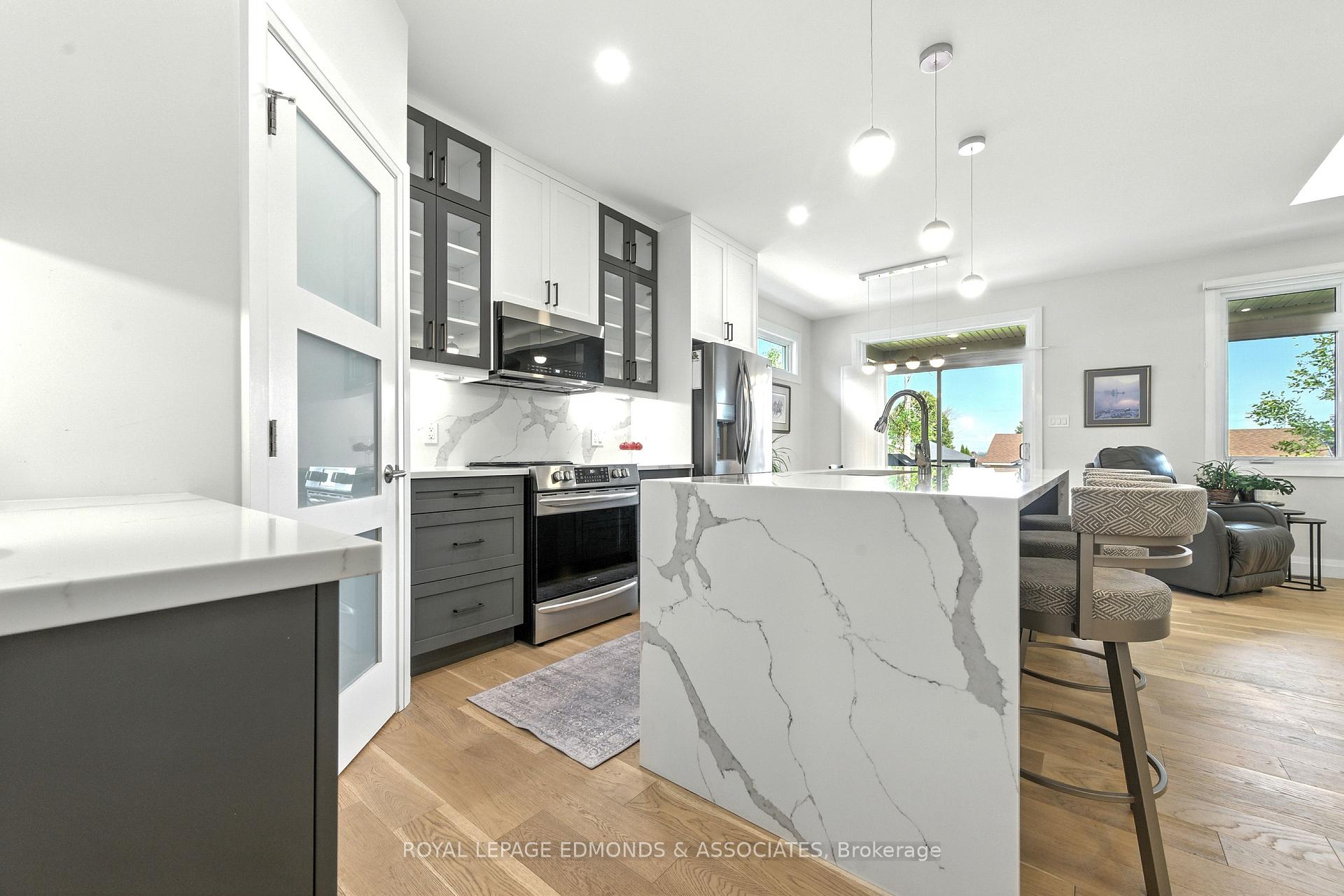 Photo 5 of 517 Sydenham Street, Pembroke, Pembroke — HOMEH