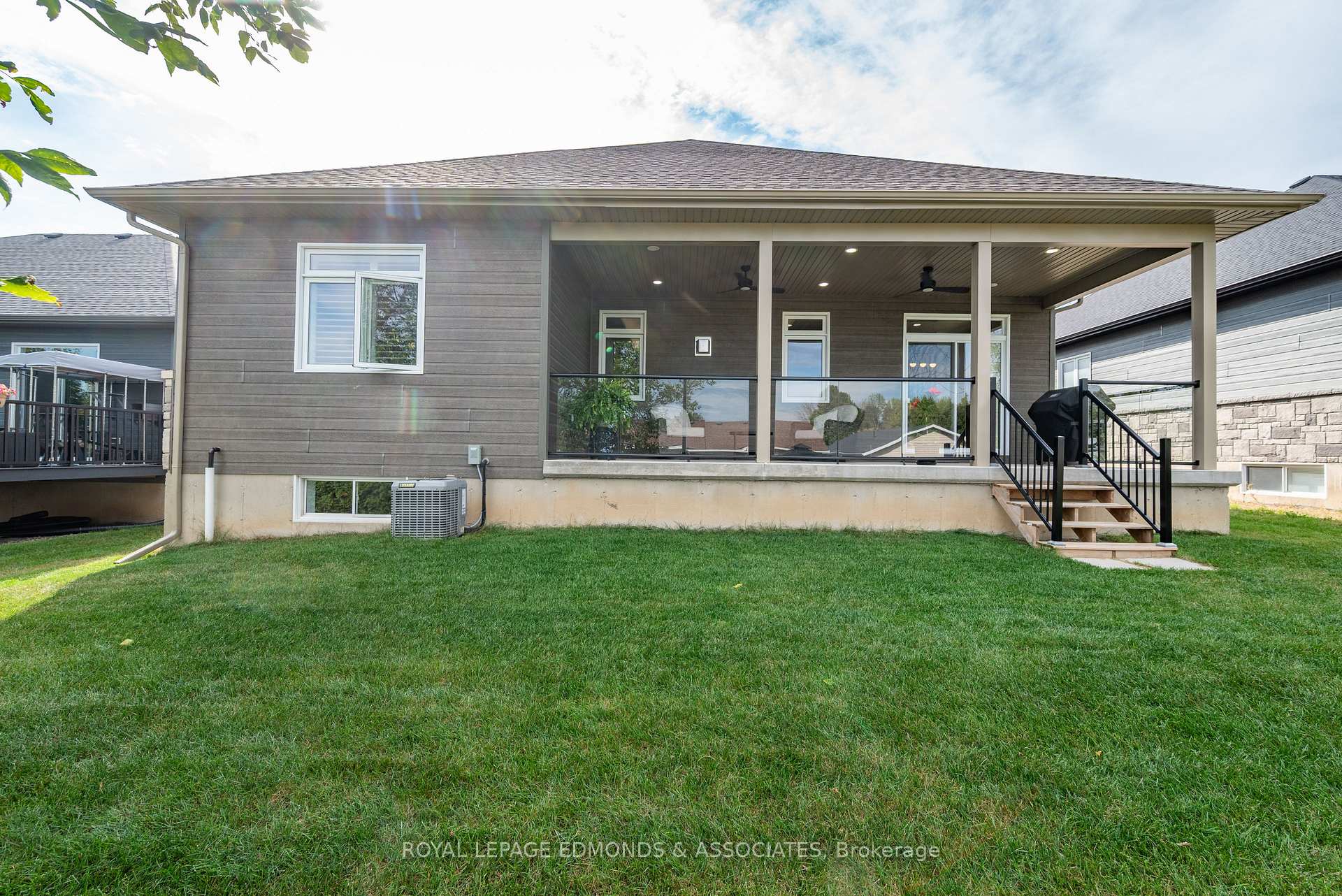 Photo 33 of 517 Sydenham Street, Pembroke, Pembroke — HOMEH