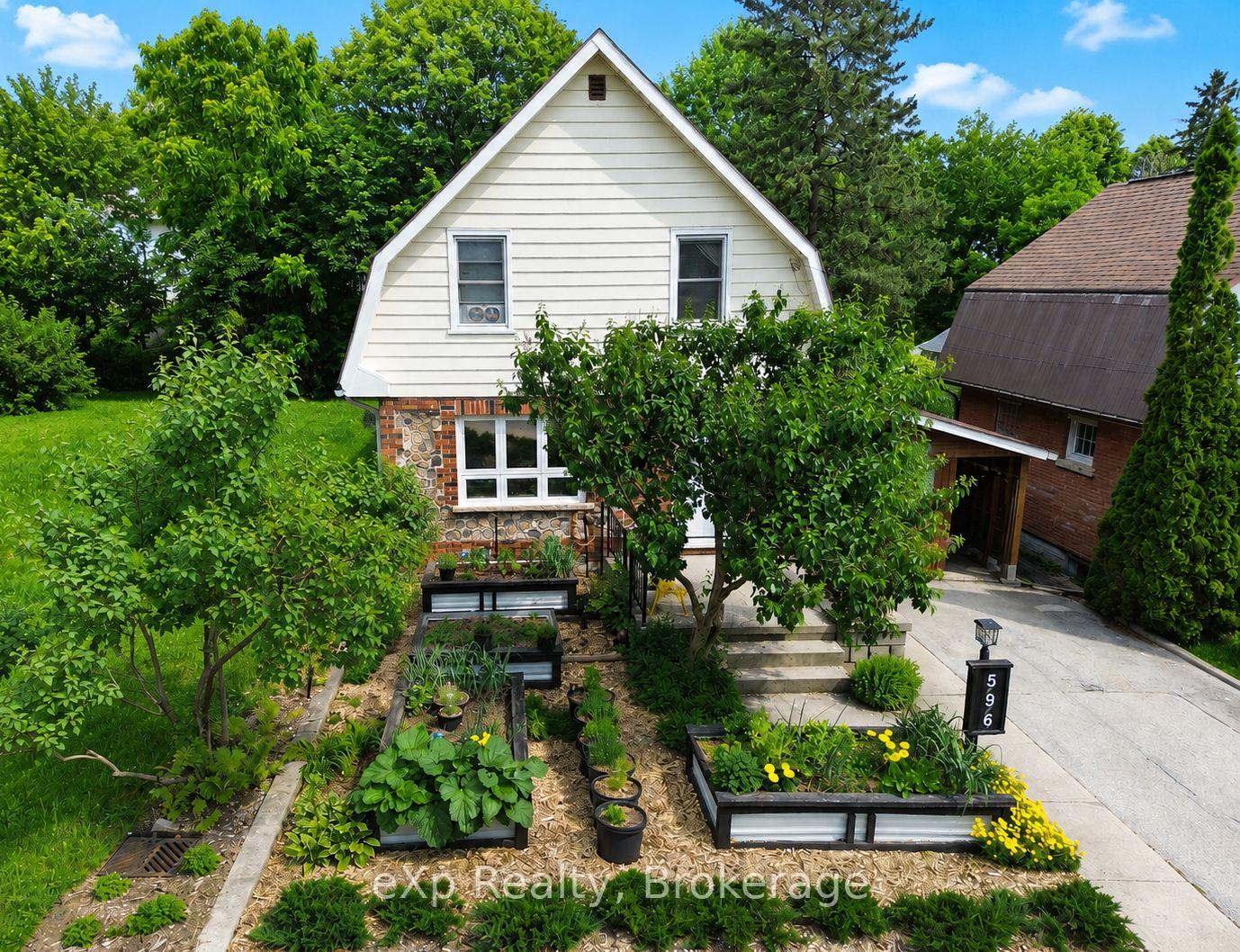 Front of 596 13th A Street W