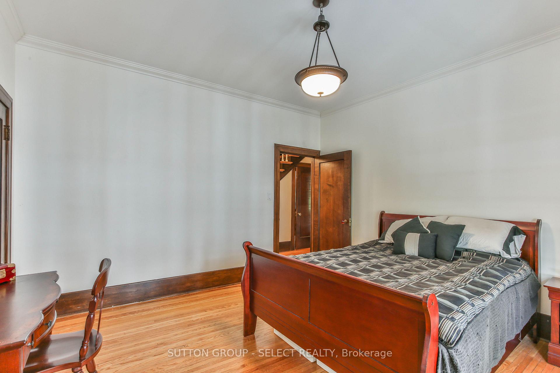 Photo 17 of 272 Huron Street, London, East B — HOMEH