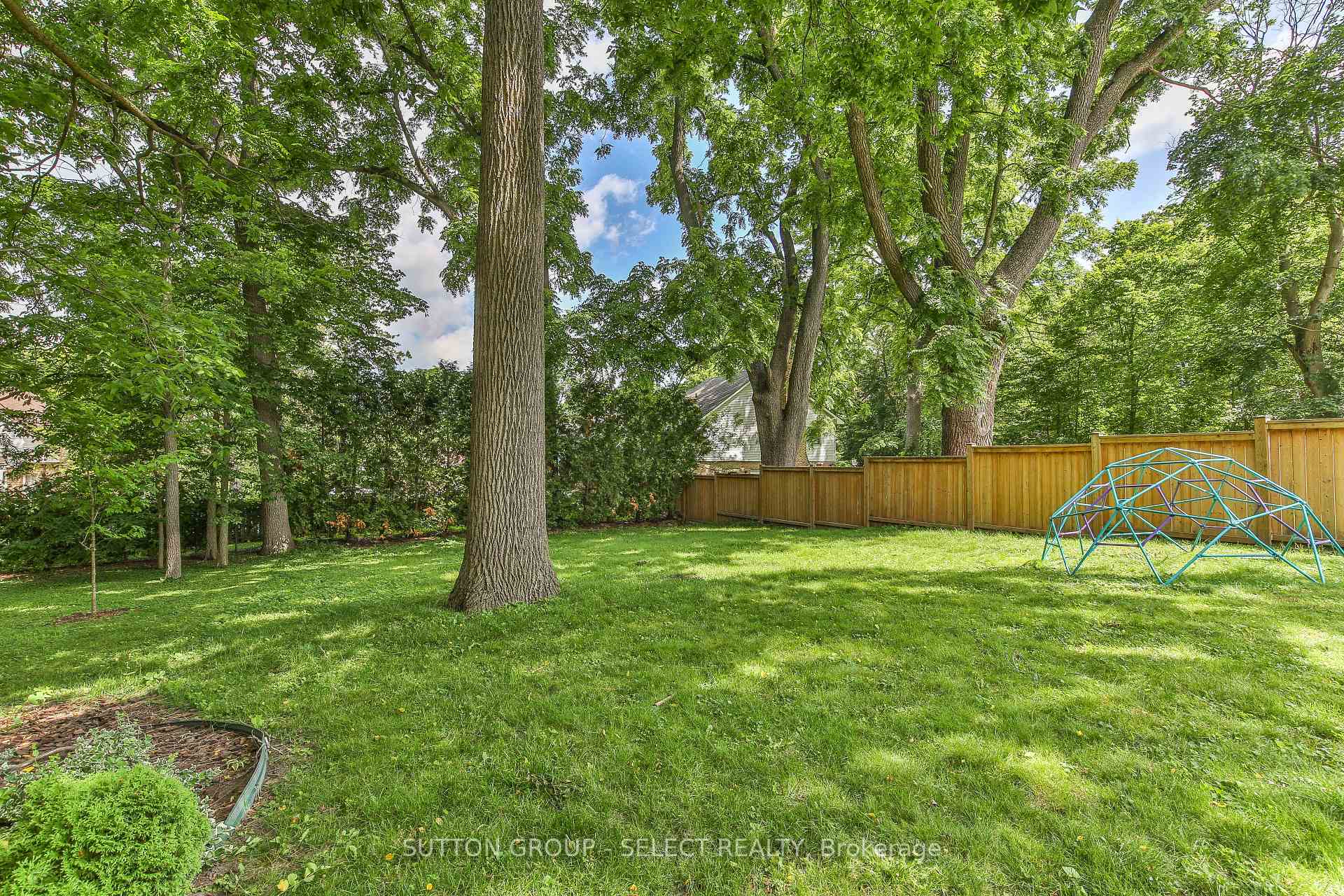 Photo 38 of 272 Huron Street, London, East B — HOMEH