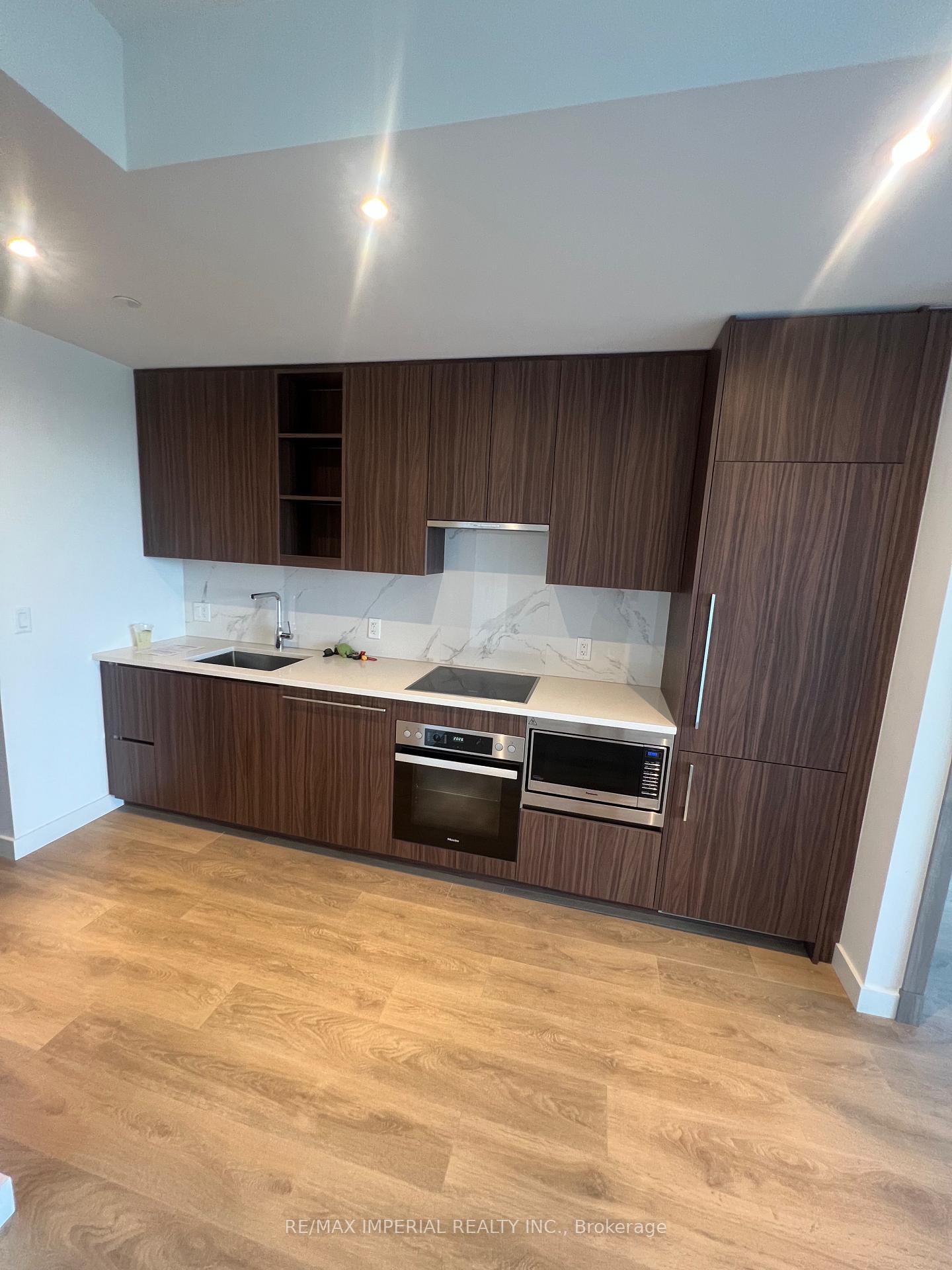 Photo 5 of Unit 610, 25 McMahon Drive E, North York, Bayview Village — HOMEH