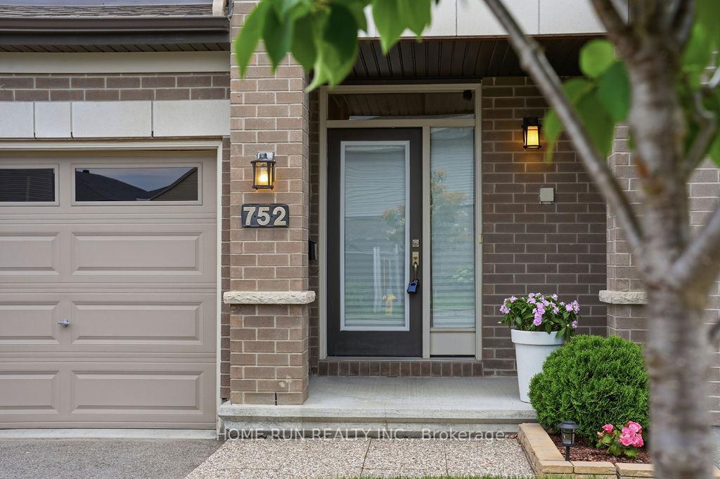 Photo 3 of 752 Carnelian Crescent, Ottawa, Riverside South/Gloucester Glen — HOMEH