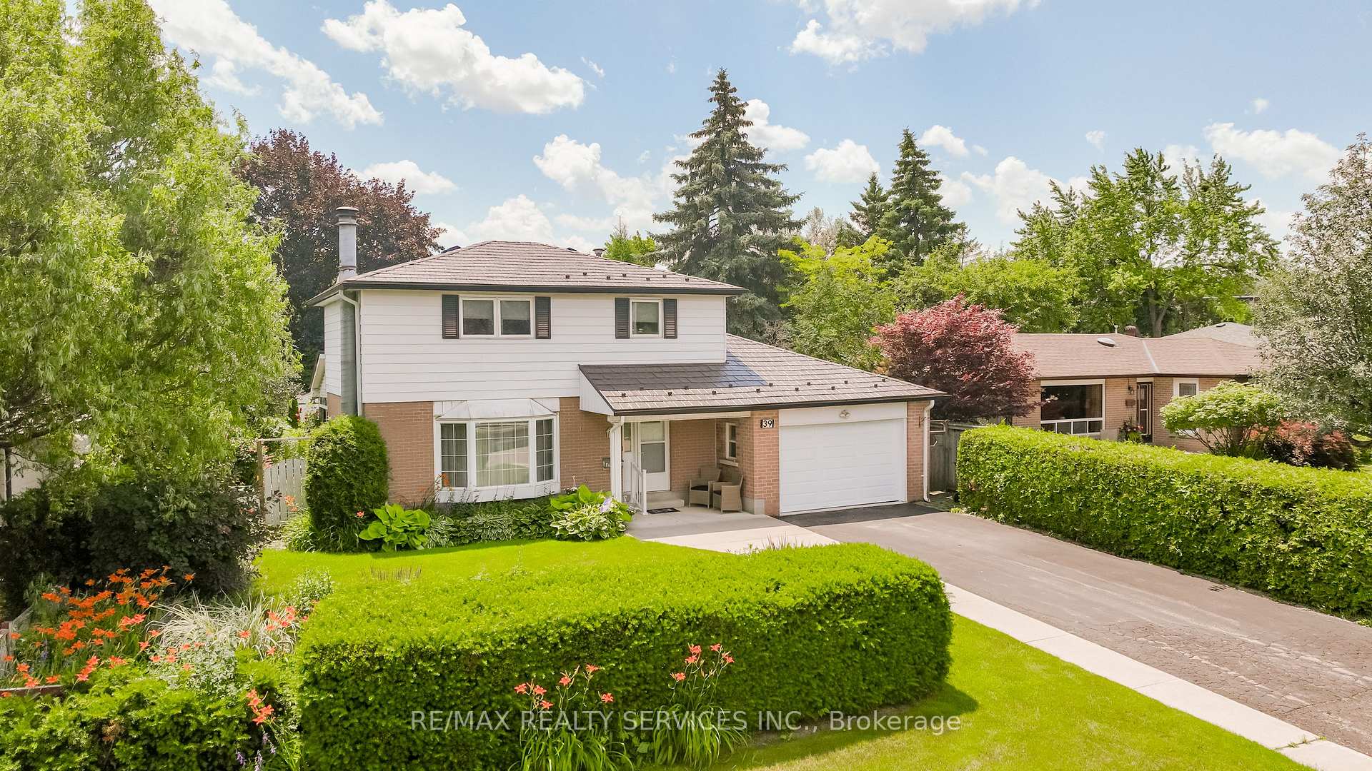 Photo 2 of 39 Dunblaine Crescent, Brampton, Southgate — HOMEH