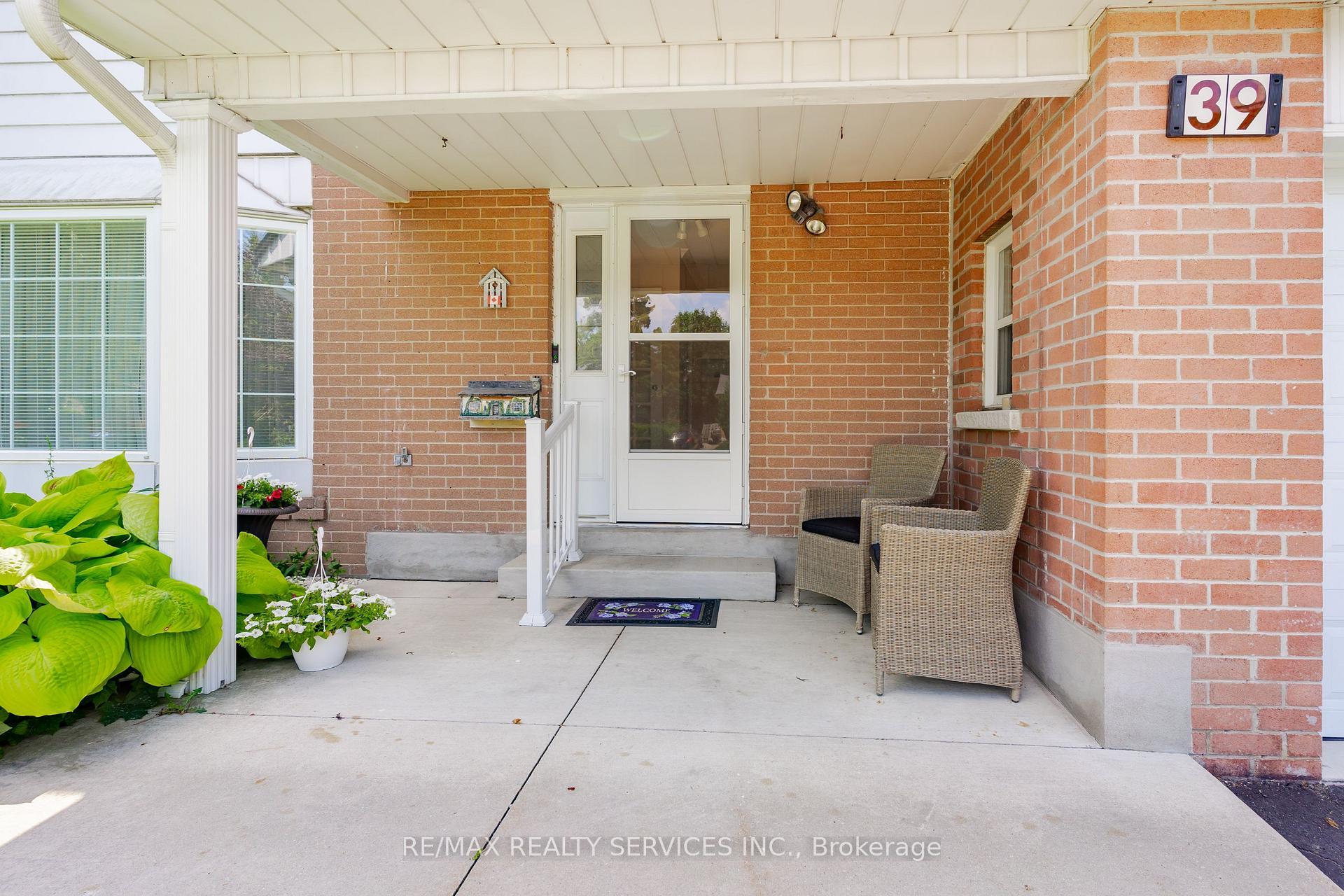 Photo 3 of 39 Dunblaine Crescent, Brampton, Southgate — HOMEH