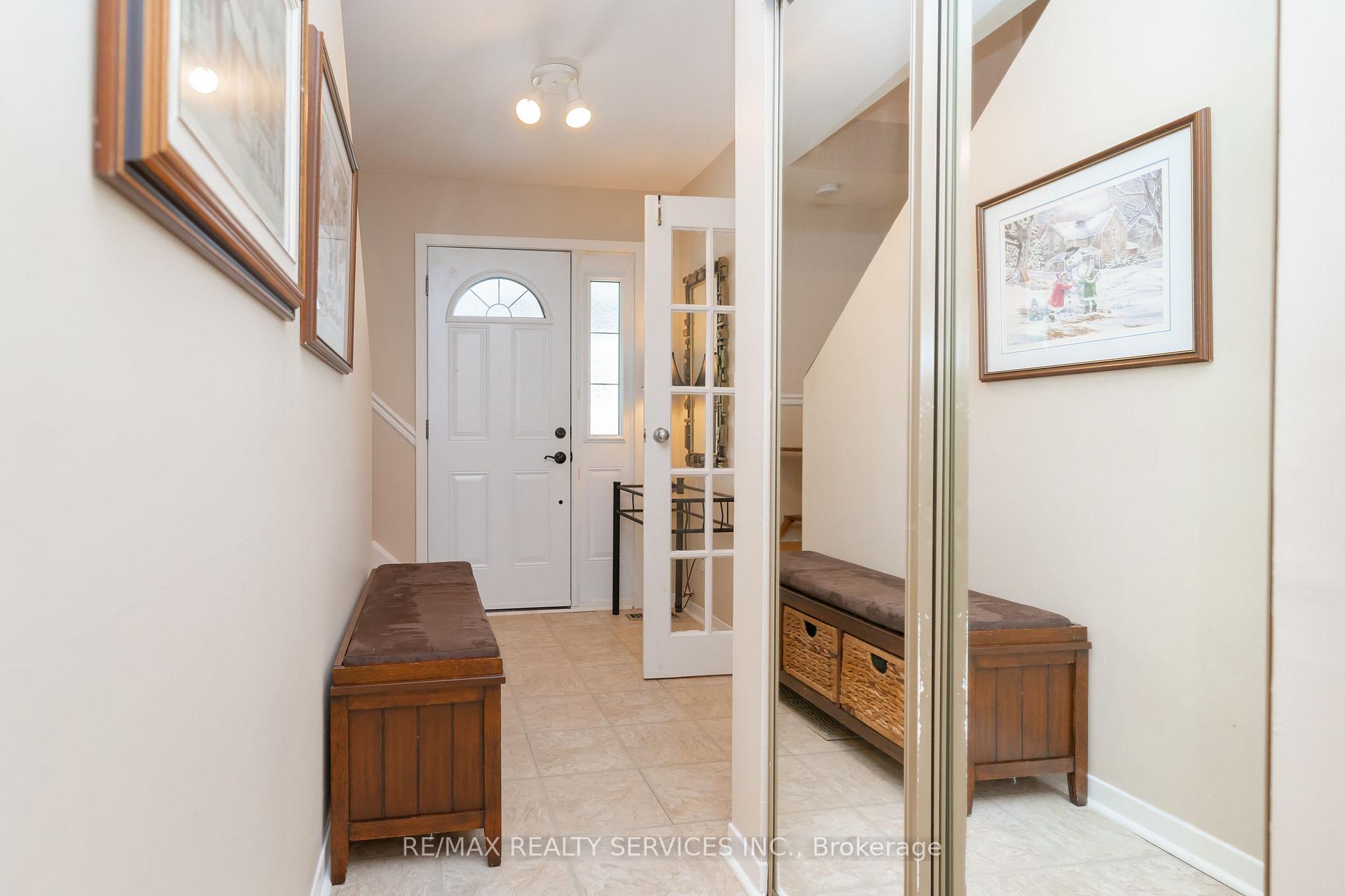 Photo 5 of 39 Dunblaine Crescent, Brampton, Southgate — HOMEH