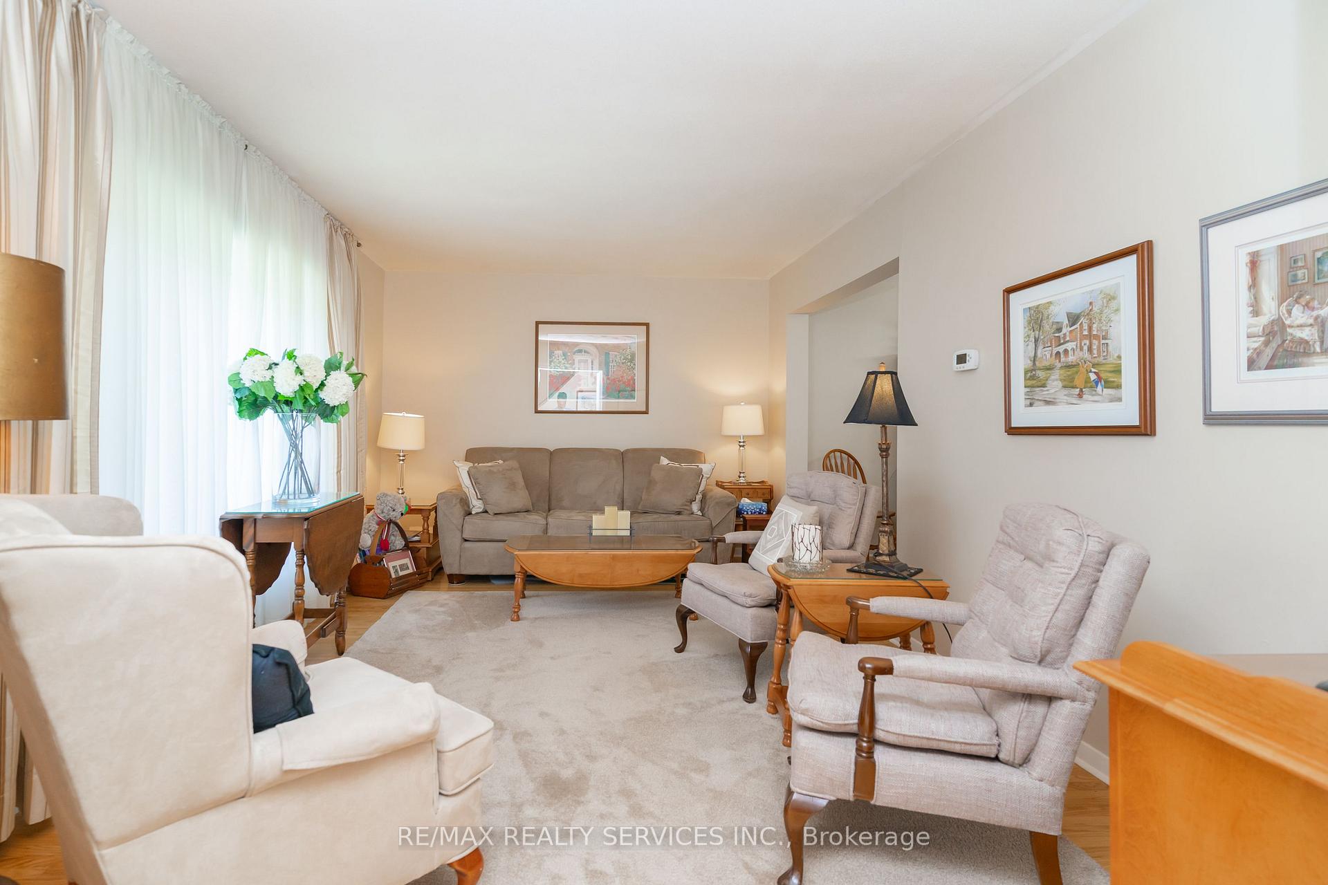 Photo 6 of 39 Dunblaine Crescent, Brampton, Southgate — HOMEH