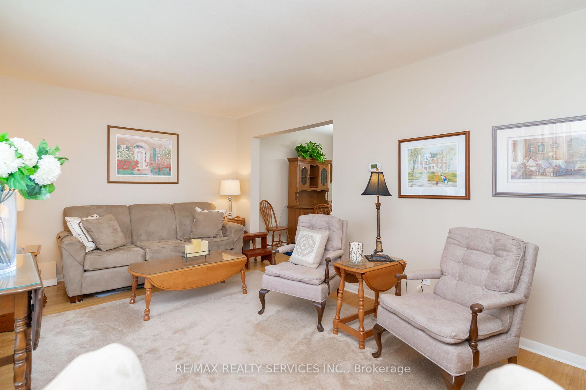 Photo 9 of 39 Dunblaine Crescent, Brampton, Southgate — HOMEH