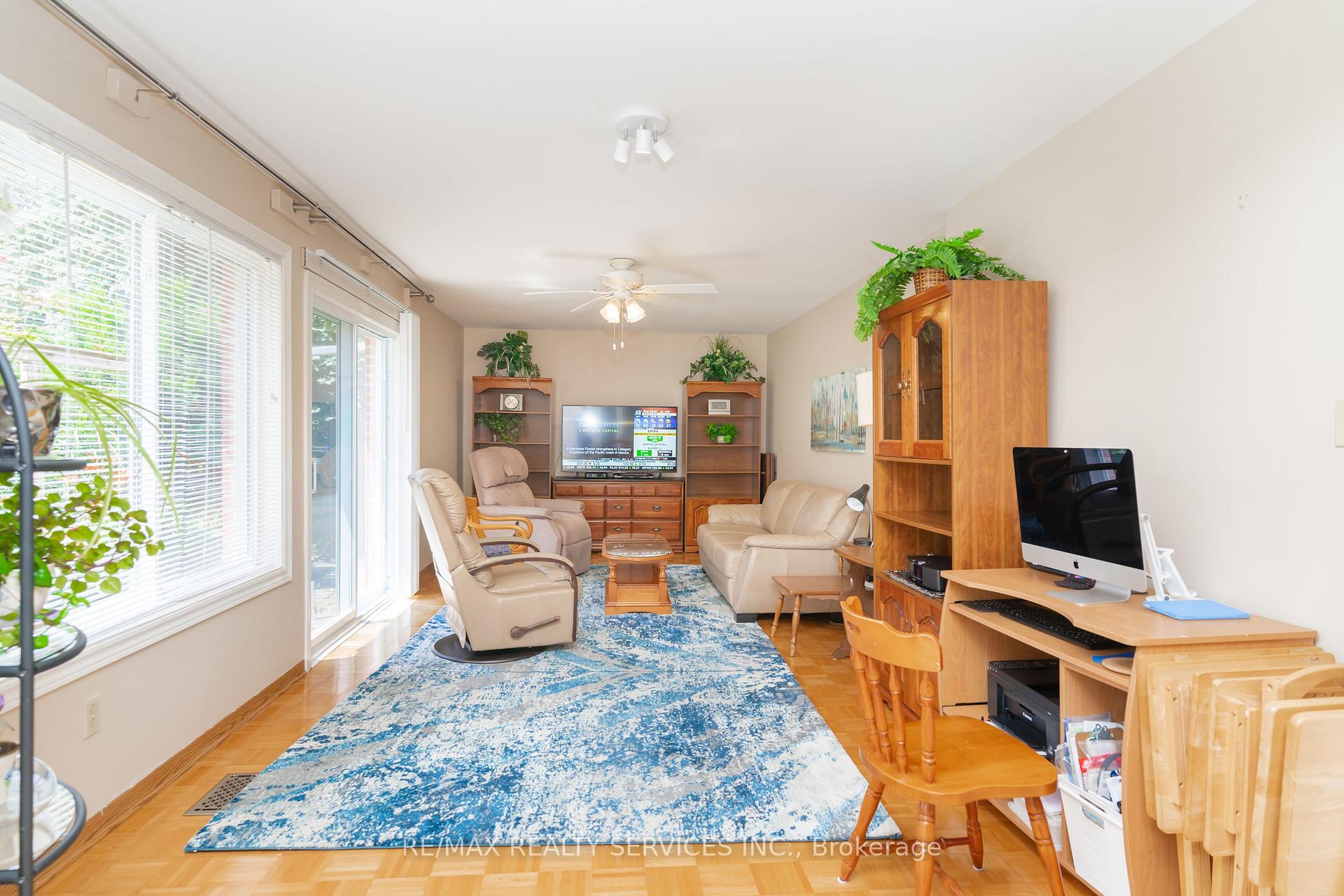 Photo 20 of 39 Dunblaine Crescent, Brampton, Southgate — HOMEH