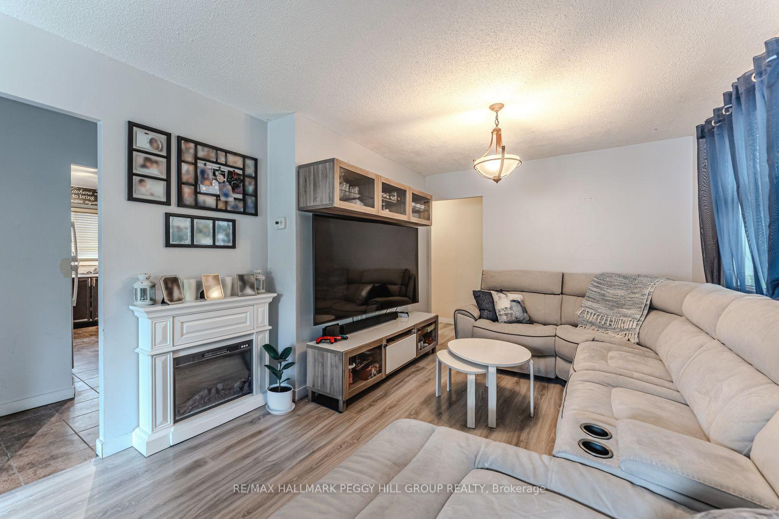 Photo 2 of 69 Fox Run, Barrie, Letitia Heights — HOMEH
