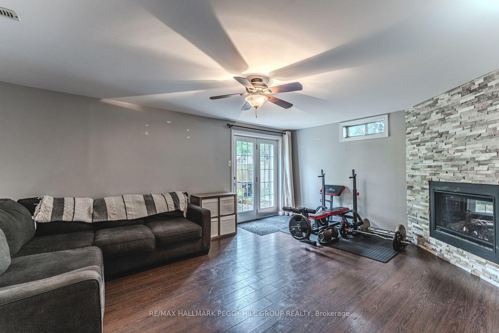 Photo 4 of 69 Fox Run, Barrie, Letitia Heights — HOMEH