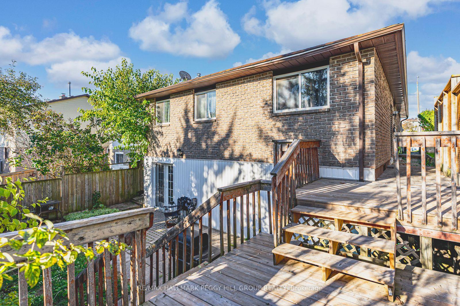 Photo 5 of 69 Fox Run, Barrie, Letitia Heights — HOMEH